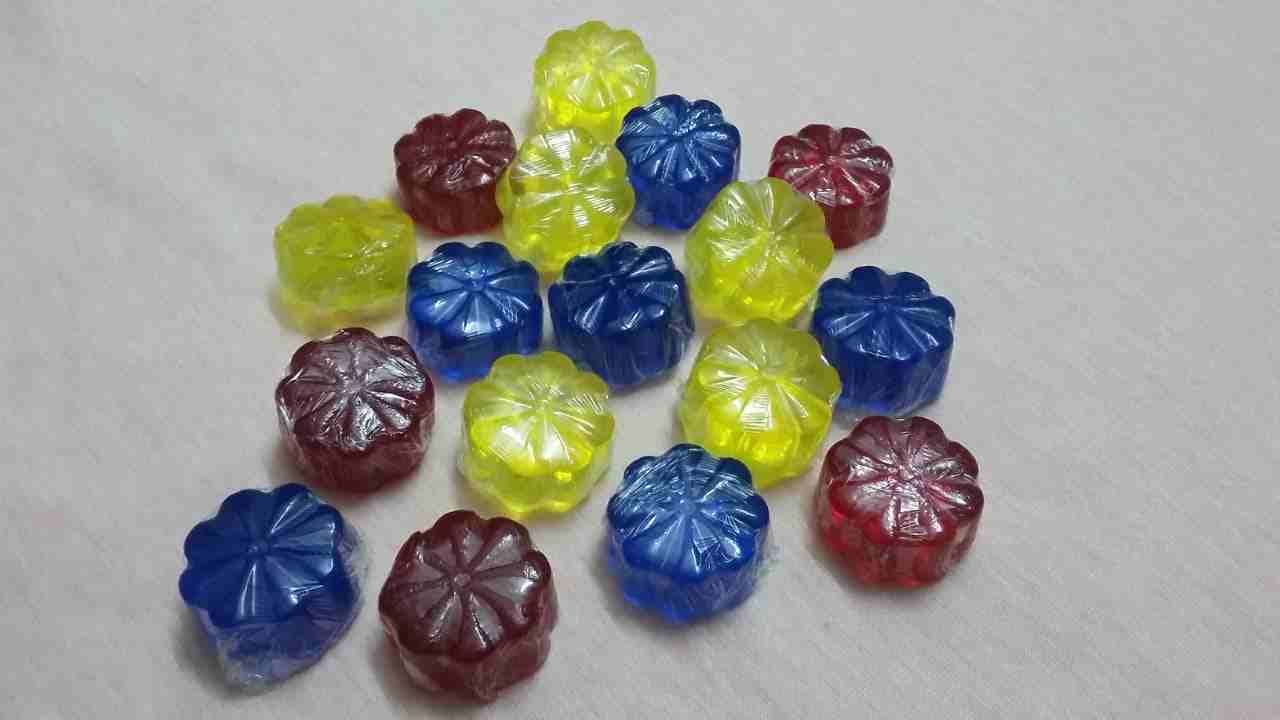 صناعات يدويه
لا تنسَ أنك شاهدت هذا الإعلان في عنكبوت
حروف مزينه و صابون معطر و اطواق بنات وبكل وغ...