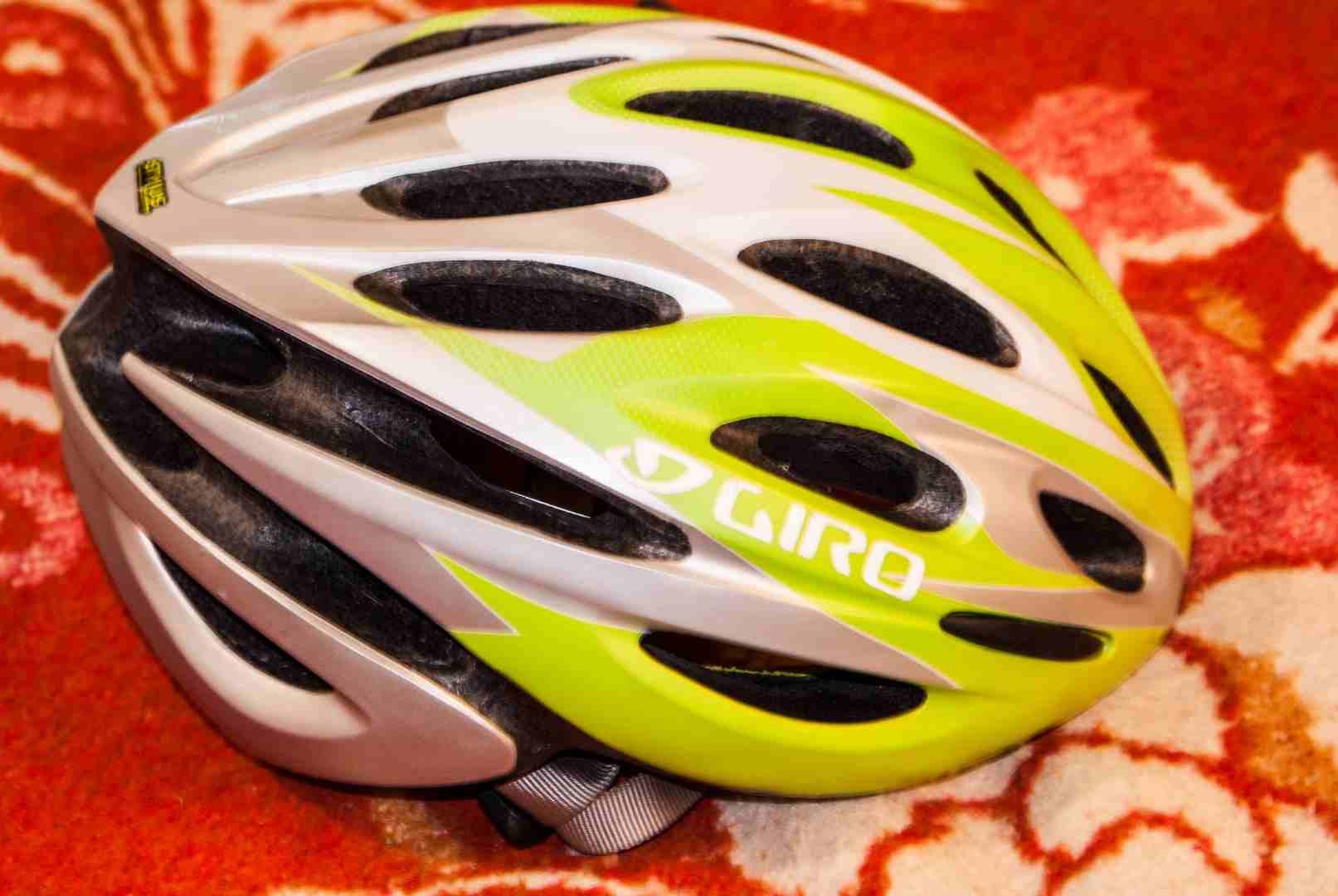 خوذة جيرو Giro
لا تنسَ أنك شاهدت هذا الإعلان في عنكبوت
تماماً كما في الصور قياس Large...