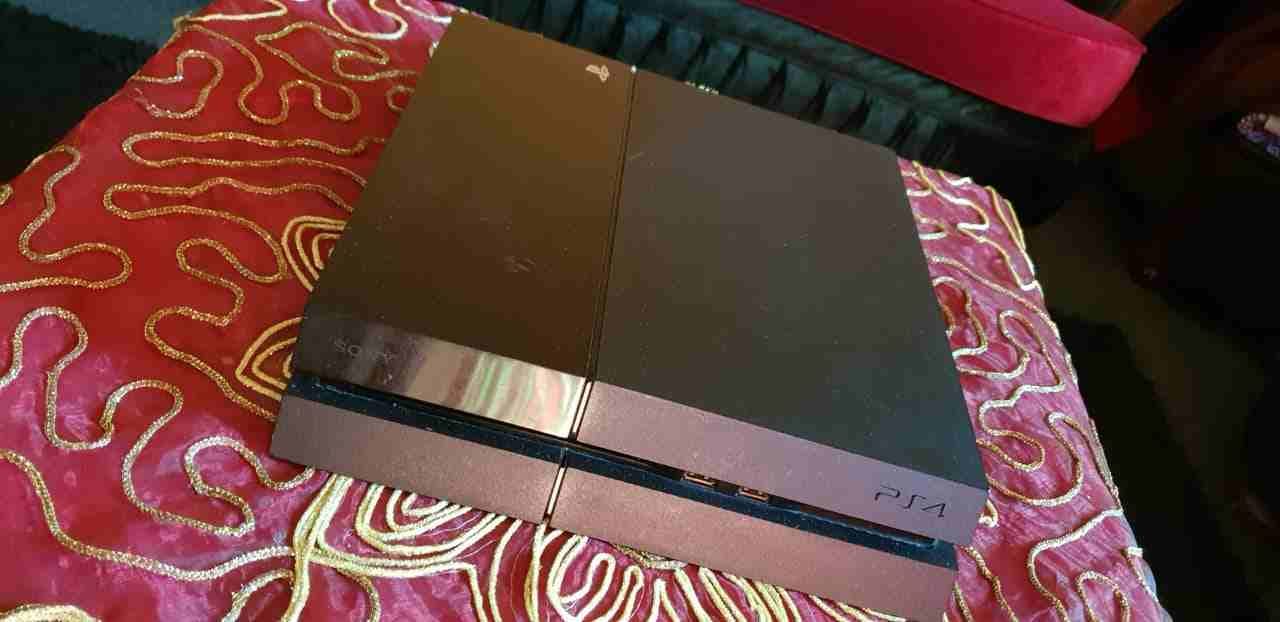 ps4 للبيع بحالة الوكالة
لا تنسَ أنك شاهدت هذا الإعلان في عنكبوت
نظيفة 100%
مع سلك Hdmi
وكمان vr م...