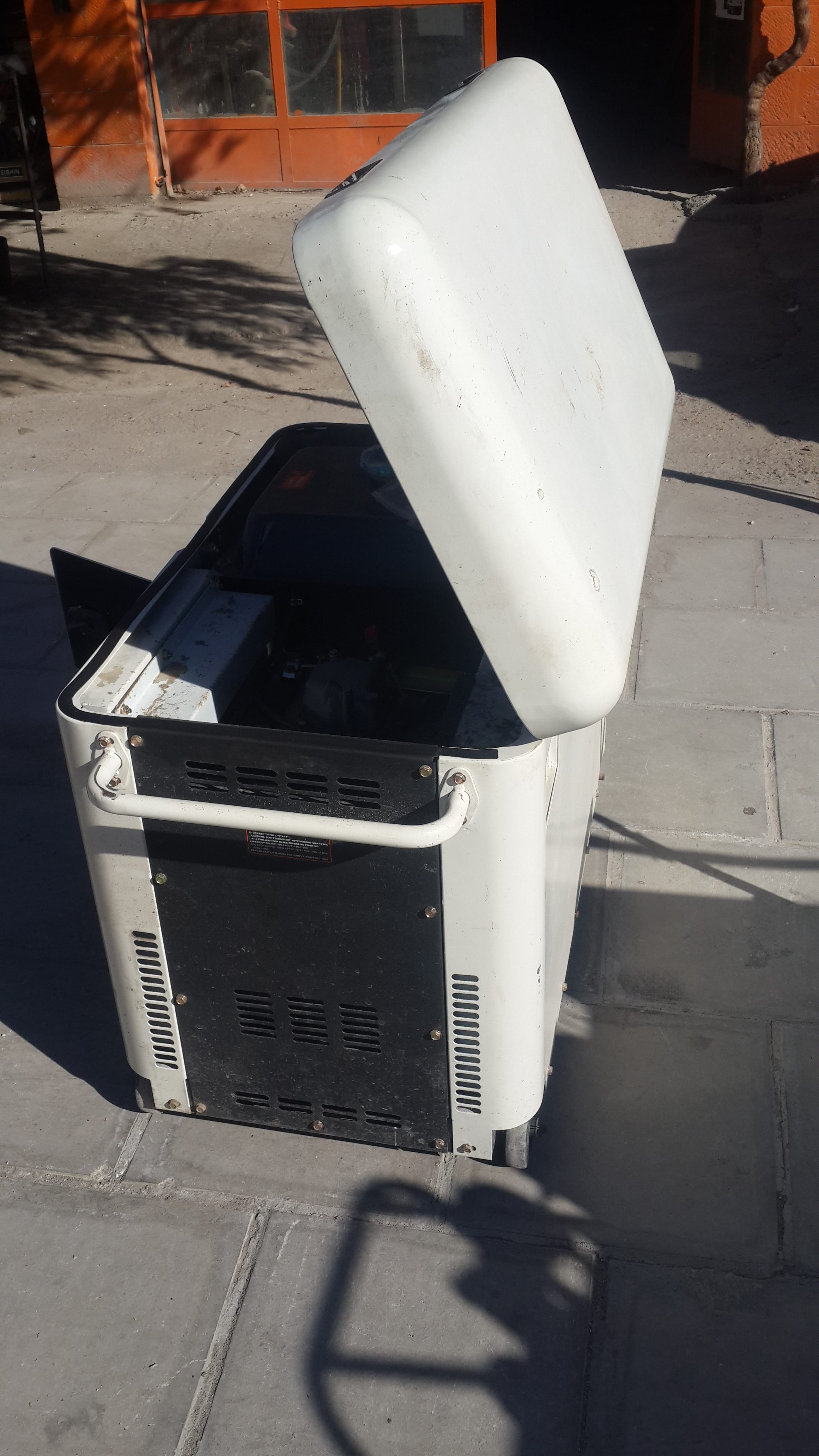 مولد 5.5 كيلو ديزل كاتم جديد
لا تنسَ أنك شاهدت هذا الإعلان في عنكبوت
بسعر حررررق 850 دينار جد...
