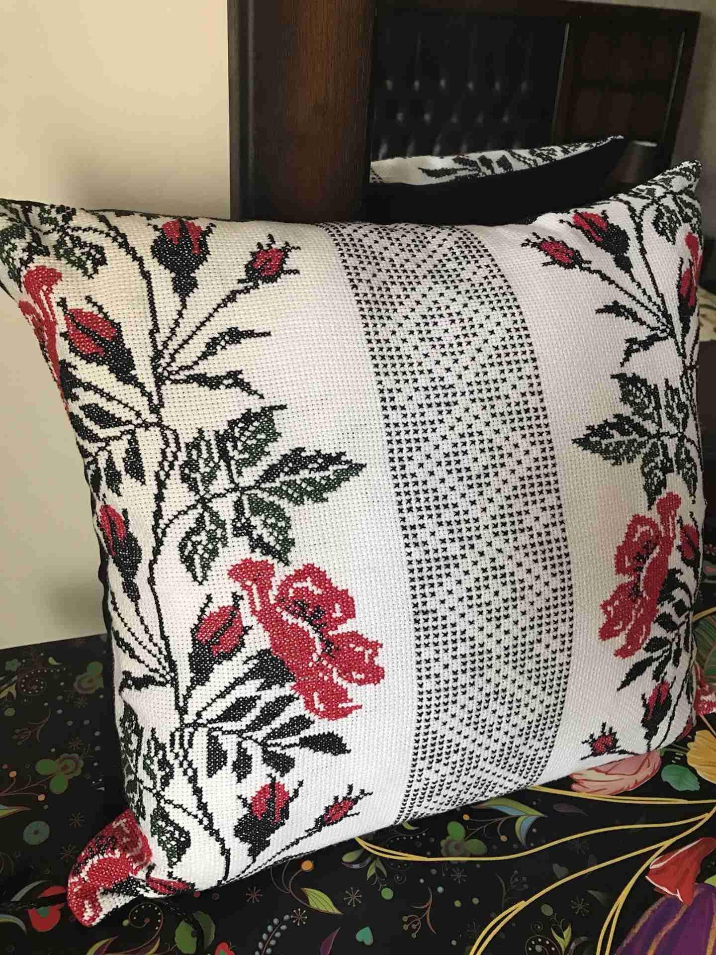 Embroidery cross stitch pillow cover ukranian ethnic pattern
لا تنسَ أنك شاهدت هذا الإعلان في عنكبوت...
