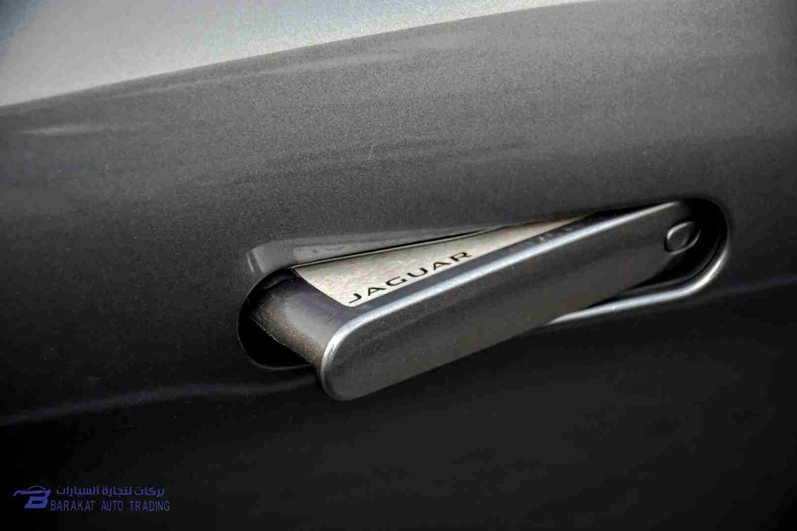 2017 Jaguar F-Type
لا تنسَ أنك شاهدت هذا الإعلان في عنكبوت
2017 Jaguar F-Type
سعة المحرك: 50...