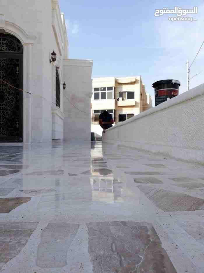 جلي وتلميع وتشميع جميع انواع البلاط والرخام للأستفسار0796240380
لا تنسَ أنك شاهدت هذا الإعلان في عنكبوت...