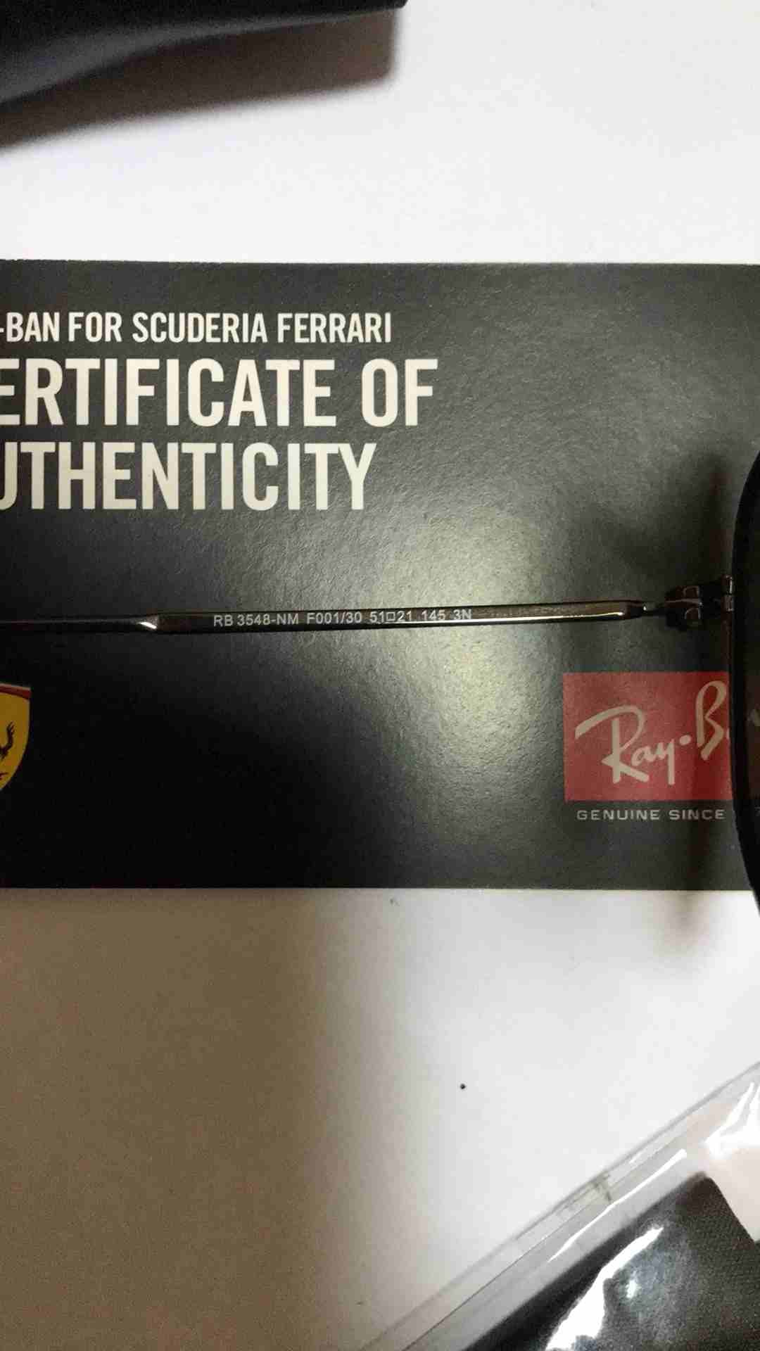 ريبان من سكوديريا فيراري Rayban for Scuderia Ferrari
لا تنسَ أنك شاهدت هذا الإعلان في عنكبوت
Rayb...