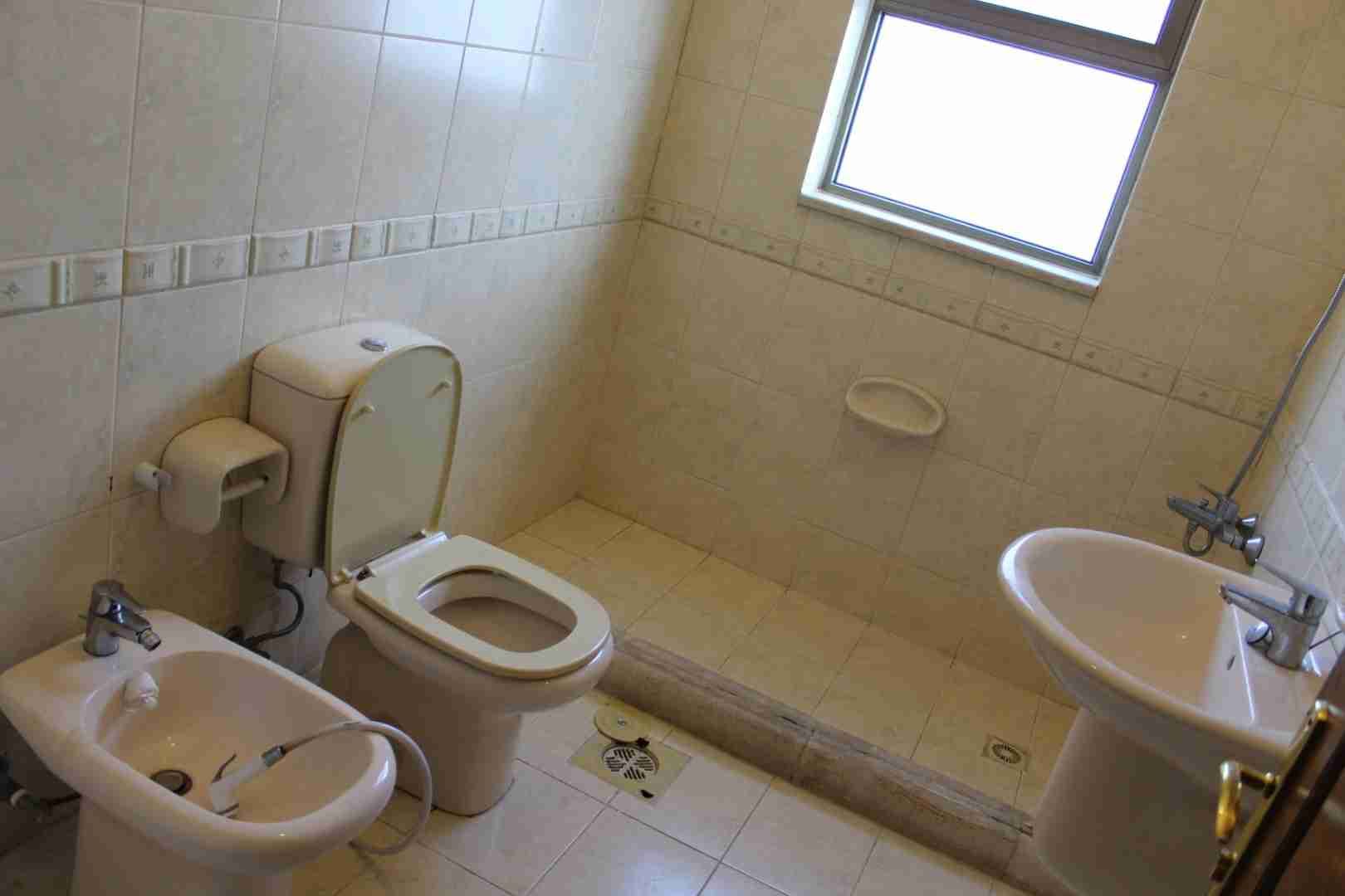 للايجار شقة فارغة سوبر ديلوكس في منطقة خلدا 3 نوم مساحة 180 م² - ط ثالث
لا تنسَ أنك شاهدت هذا الإعلان في عنكبوت...