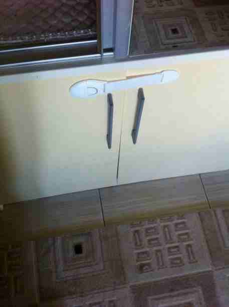 كبسات الأمان لحماية الأطفال Baby lock safety multi functions
لا تنسَ أنك شاهدت هذا الإعلان في عنكبوت...