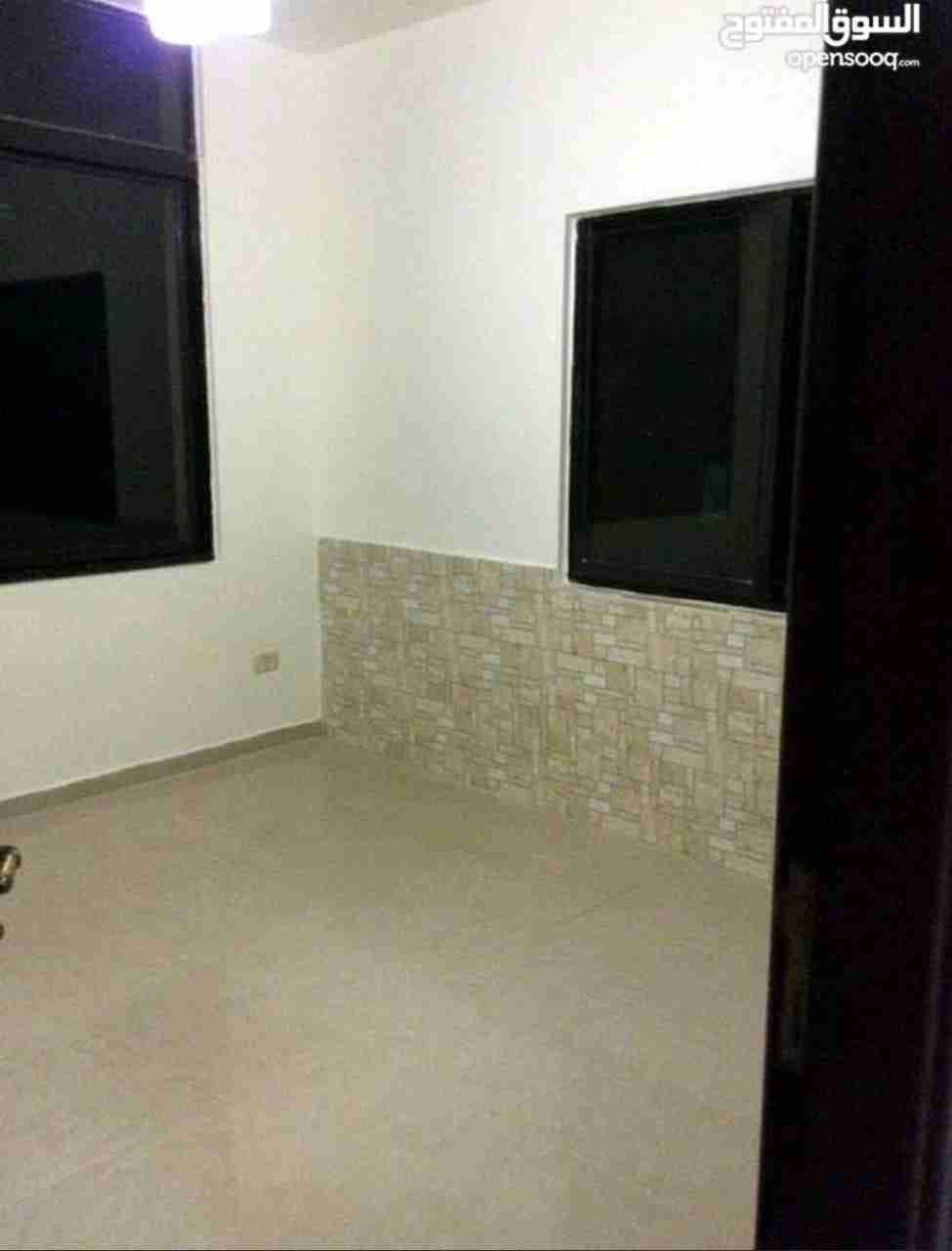 شقة فارغة في جبل الحسين مساحة 80 م عبارة عن 2 نوم وغرفة ضيوف ت 0791497871
لا تنسَ أنك شاهدت هذا الإعلان في عنكبوت...