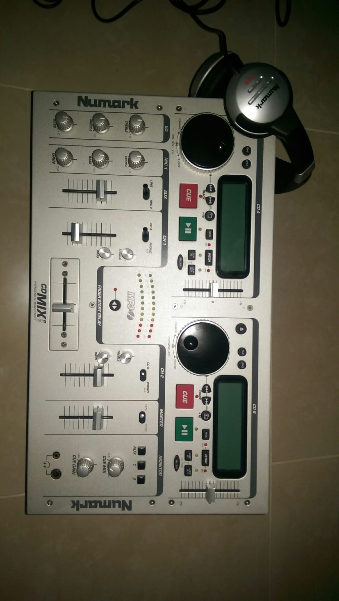 dj newmark
لا تنسَ أنك شاهدت هذا الإعلان في عنكبوت
جديد في حالة الوكالة cd mp3 سمعات اصلية...