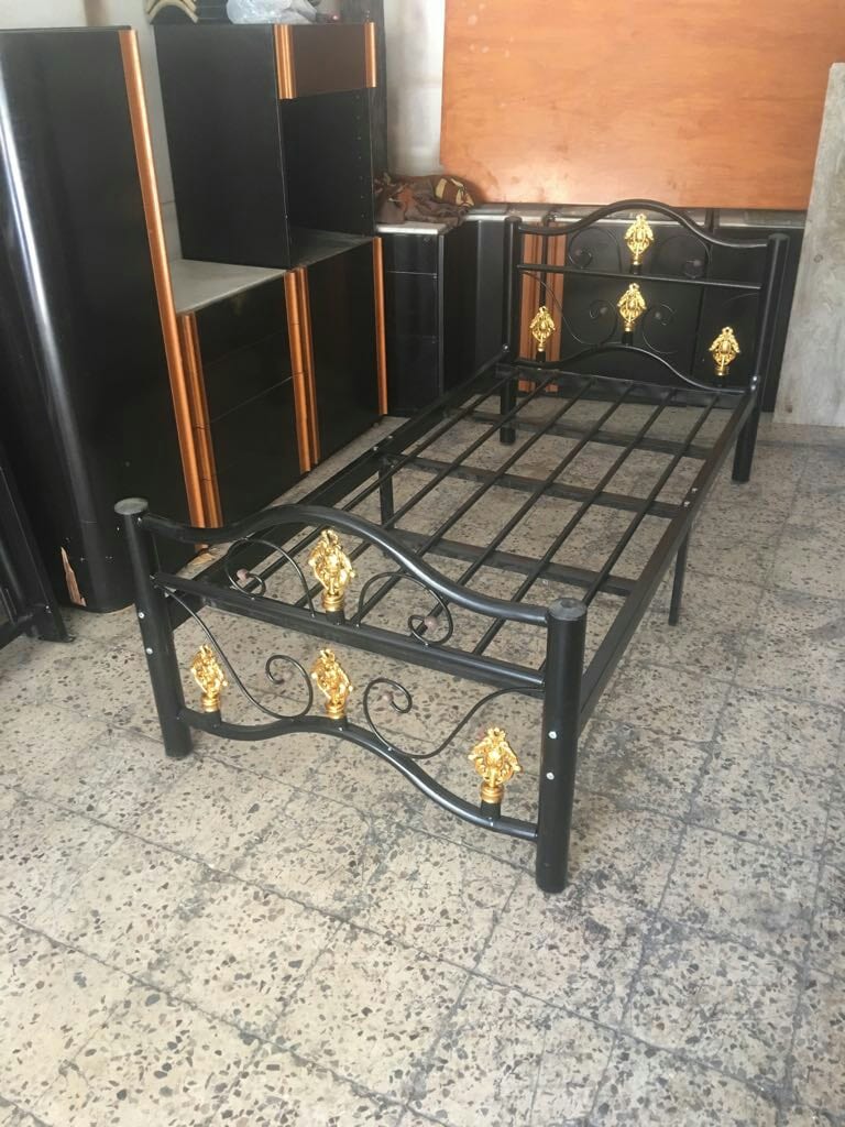 تخت مفرد حديد جديد ممتاز يتحمل اوزان
لا تنسَ أنك شاهدت هذا الإعلان في عنكبوت
تخت مفرد جديد ح...