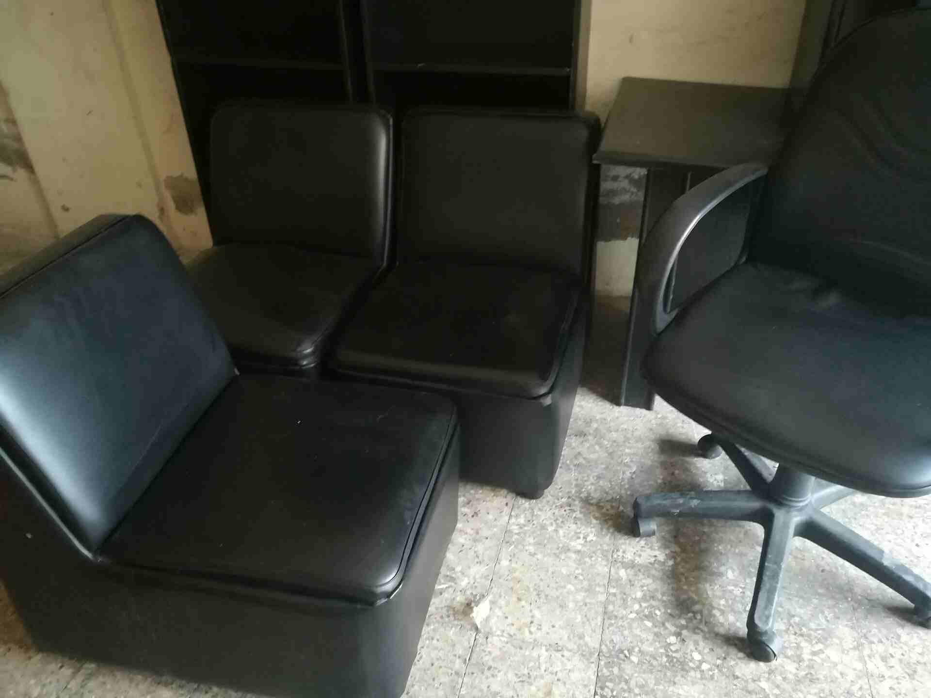 3مكاتب للبيع مع خزائن ملفات 2
لا تنسَ أنك شاهدت هذا الإعلان في عنكبوت
مكتب مدير مع كرسي ومكتبين ص...