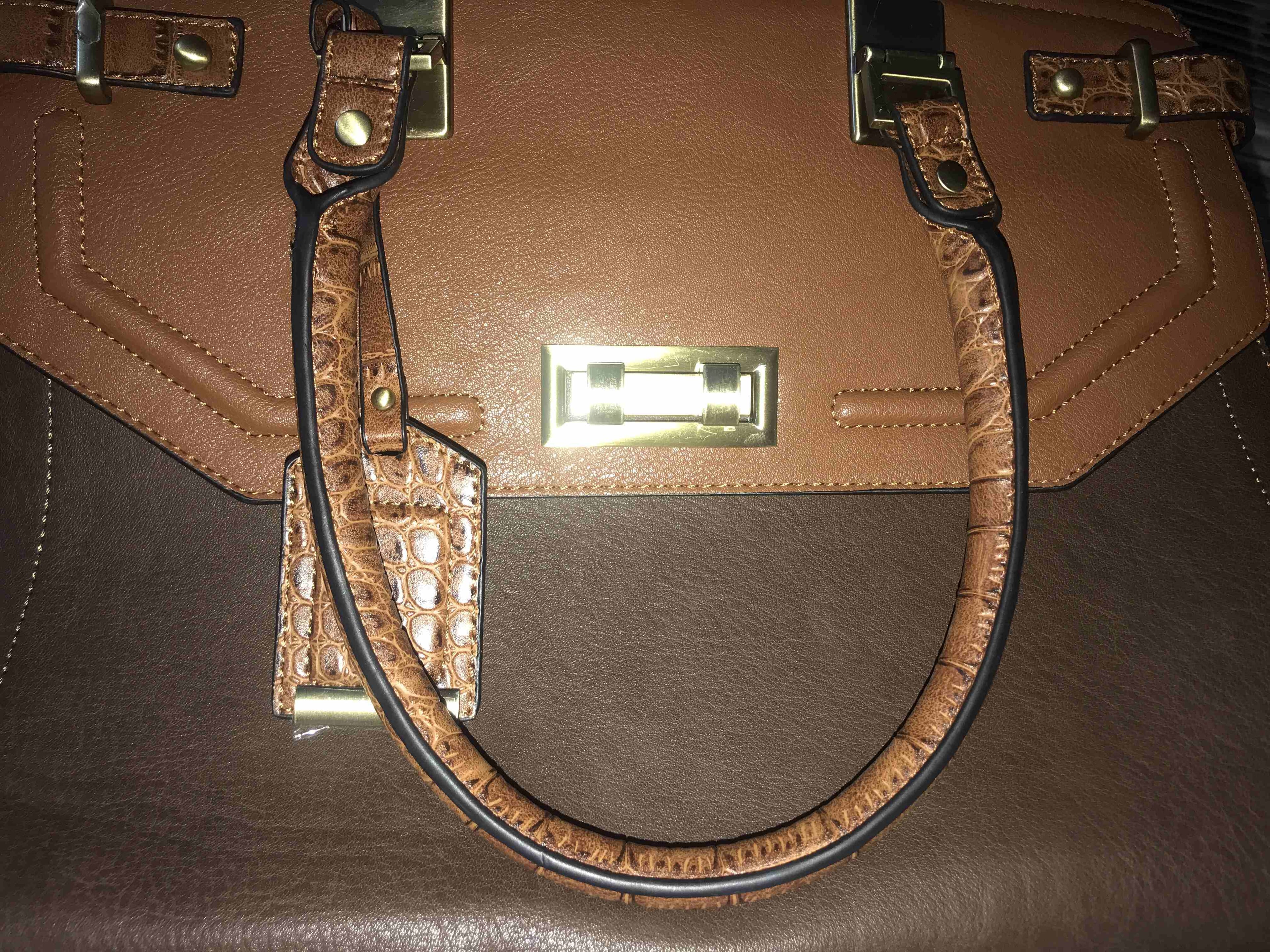 New look
لا تنسَ أنك شاهدت هذا الإعلان في عنكبوت
شنتة لون بني كبيرة جلد...