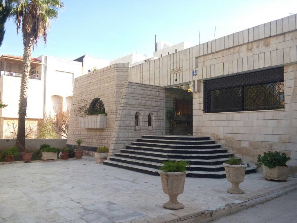 فيلا للبيع في خلدا خلف مخابز براديس
لا تنسَ أنك شاهدت هذا الإعلان في عنكبوت
فيلا على مساحة أر...