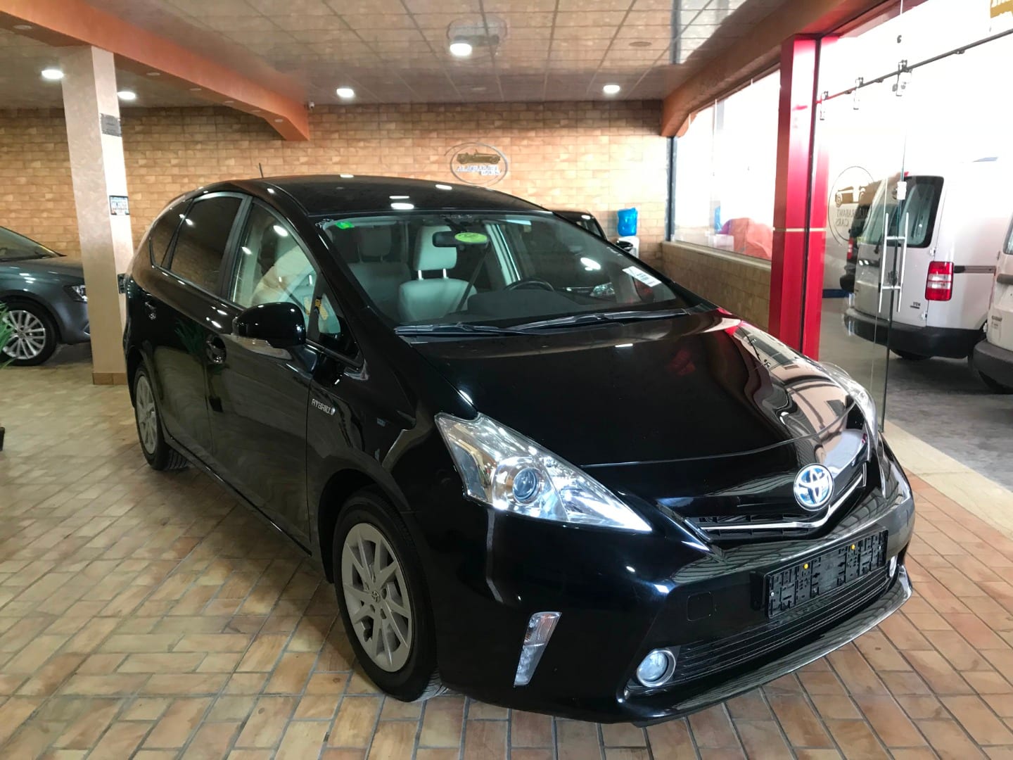 تويوتا بريوس بلس // سبع مقاعد عائليه 2013 TOYOTA - لون أسود -
لا تنسَ أنك شاهدت هذا الإعلان في عنكبوت...