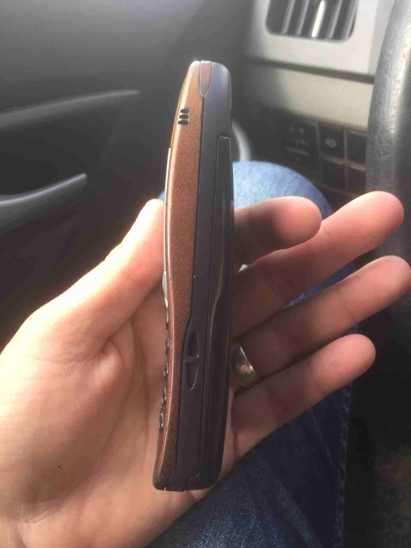 6210 نوكيا
لا تنسَ أنك شاهدت هذا الإعلان في عنكبوت
غني عن التعريف و بحالة ممتازه لايوجد فيه اَي م...