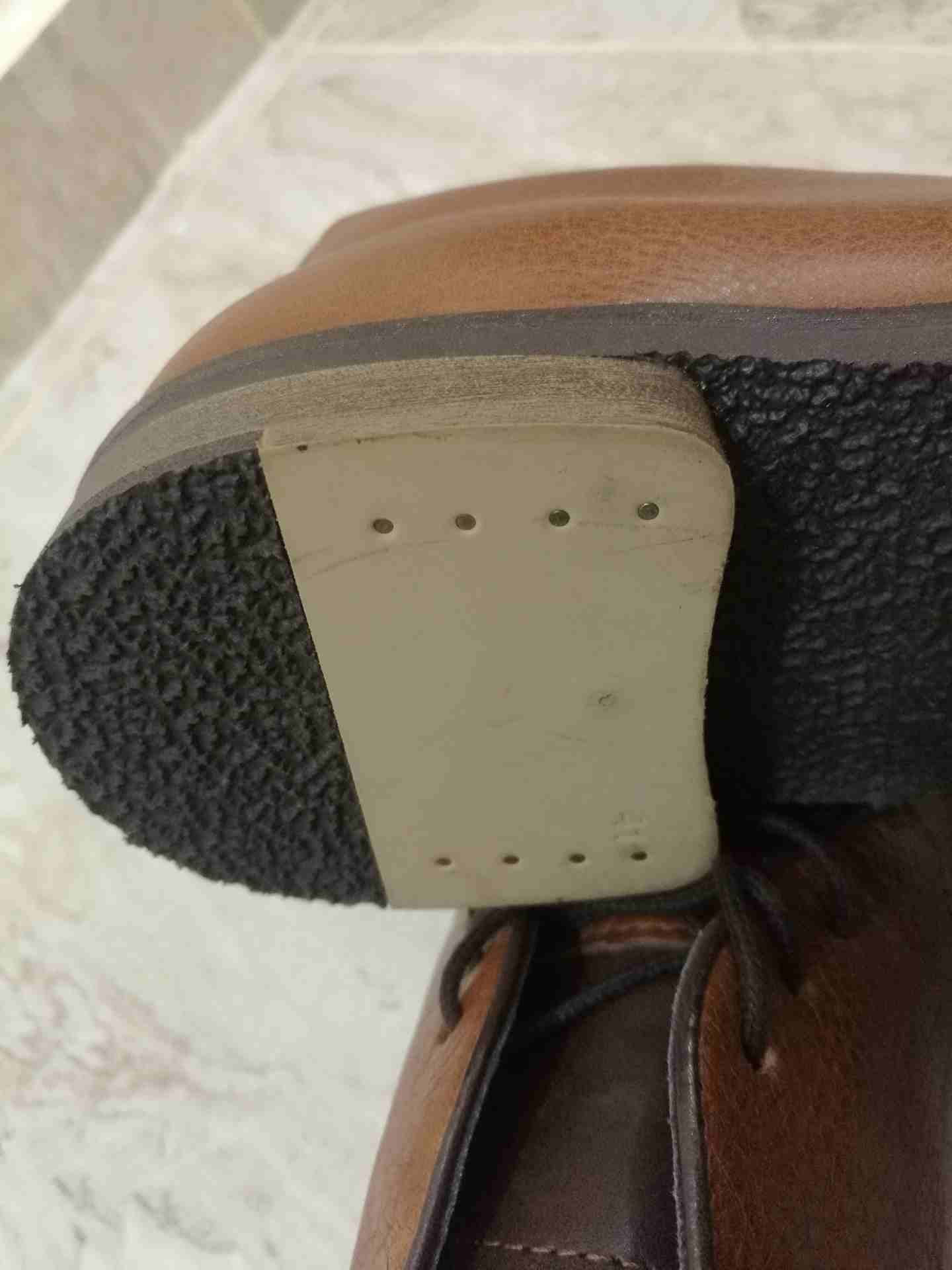 ZARA جلد طبيعي صناعة البرتغال و اسبانيا أصلي 100% مقاس 41
لا تنسَ أنك شاهدت هذا الإعلان في عنكبوت...