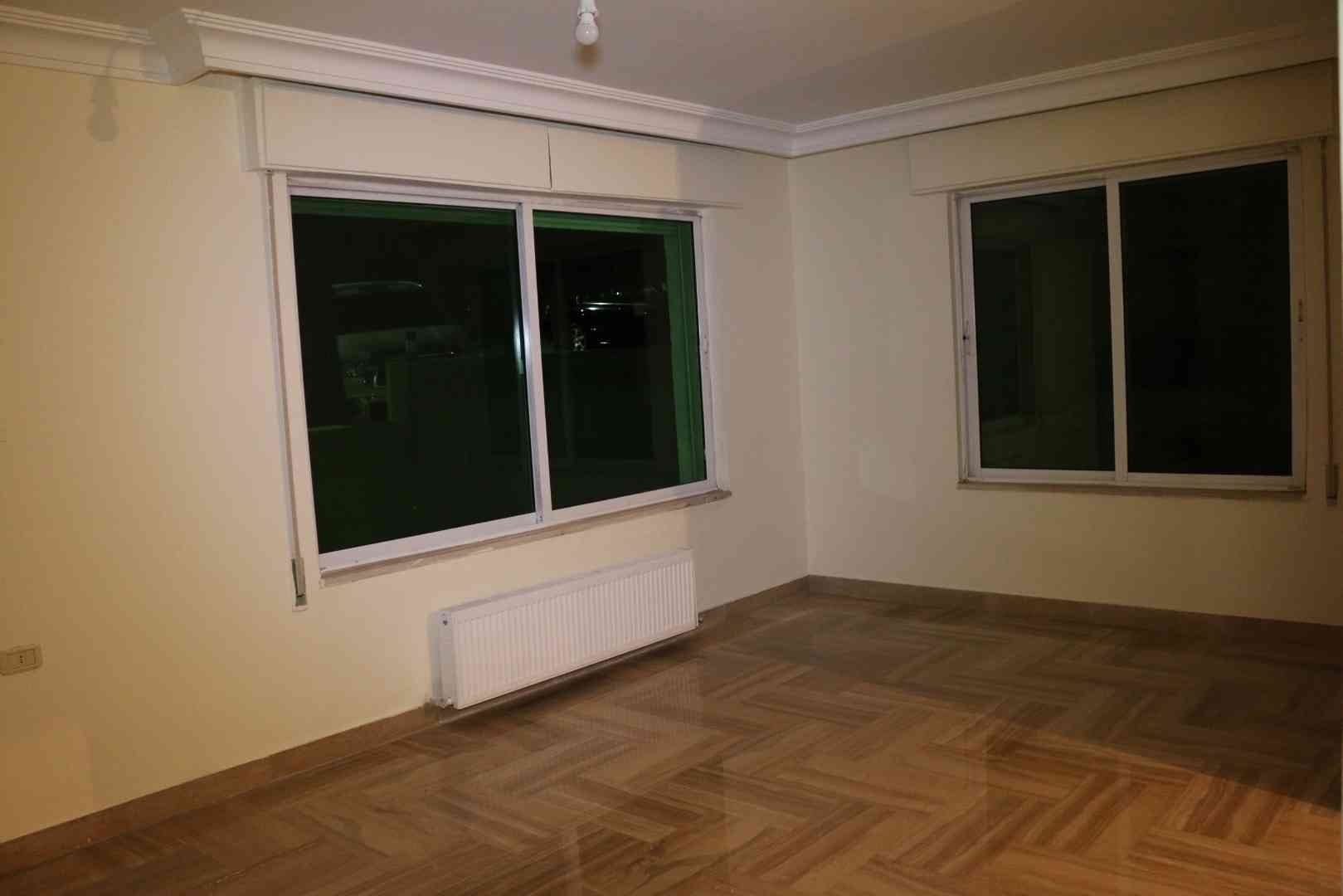 شقة ارضية دوبلكس قرب دوار عبدون للبيع بسعر مغري جدا من المالك
لا تنسَ أنك شاهدت هذا الإعلان في عنكبوت...