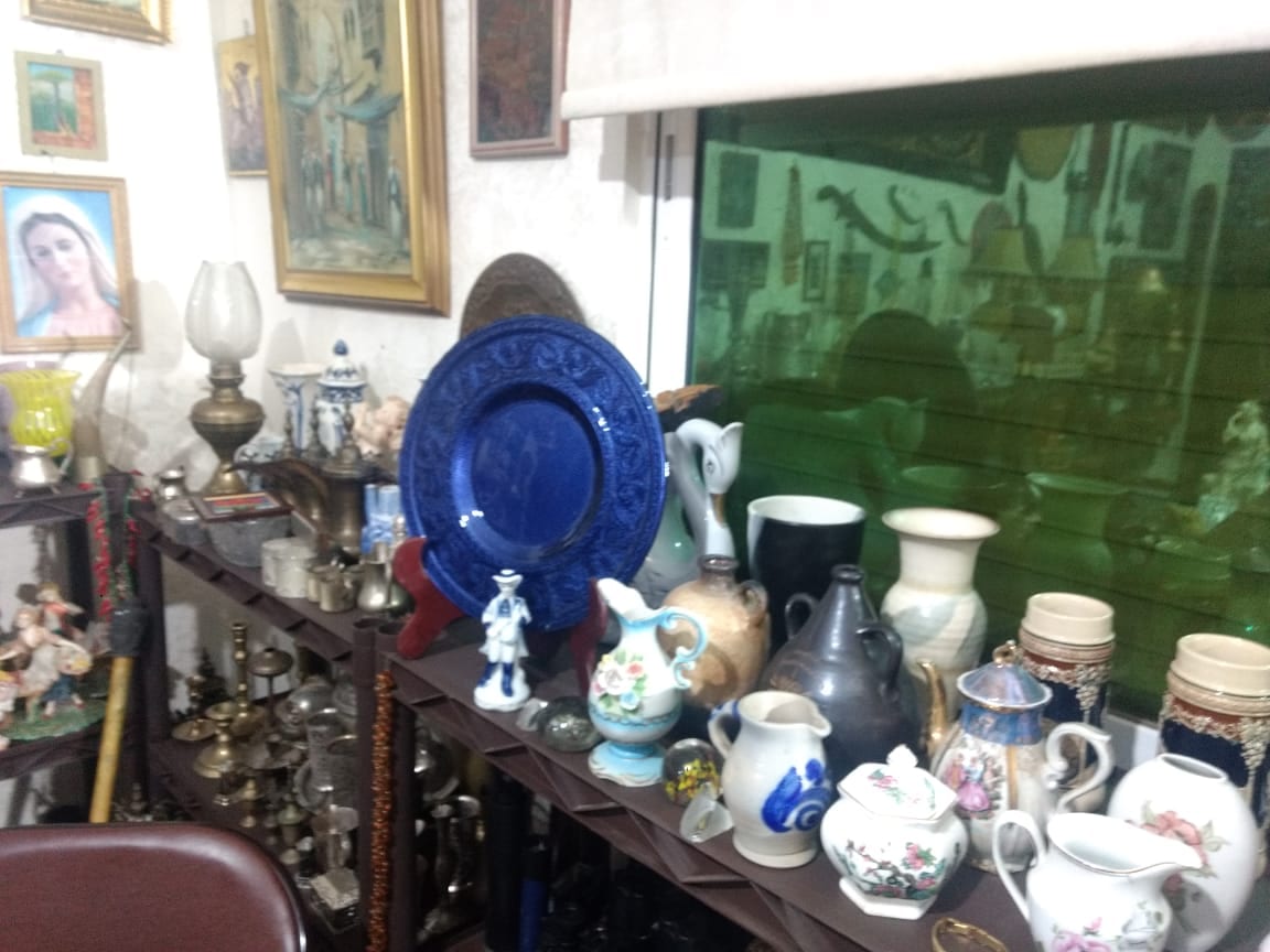 Vintage , Antique and More - مجموعة منوعة من التحف والانتيكا والتراث القديم و
لا تنسَ أنك شاهدت هذا الإعلان في عنكبوت...