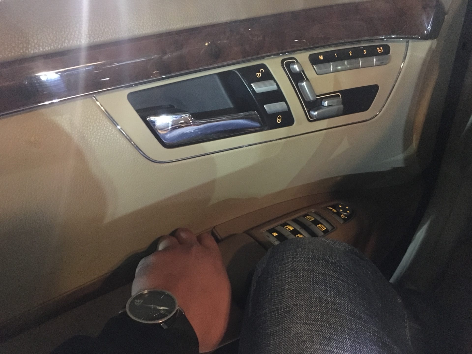 مرسيدس طوافه ملوكيه -S500- ملوكيه ومميزه للبيع.
لا تنسَ أنك شاهدت هذا الإعلان في عنكبوت
مرسيد...
