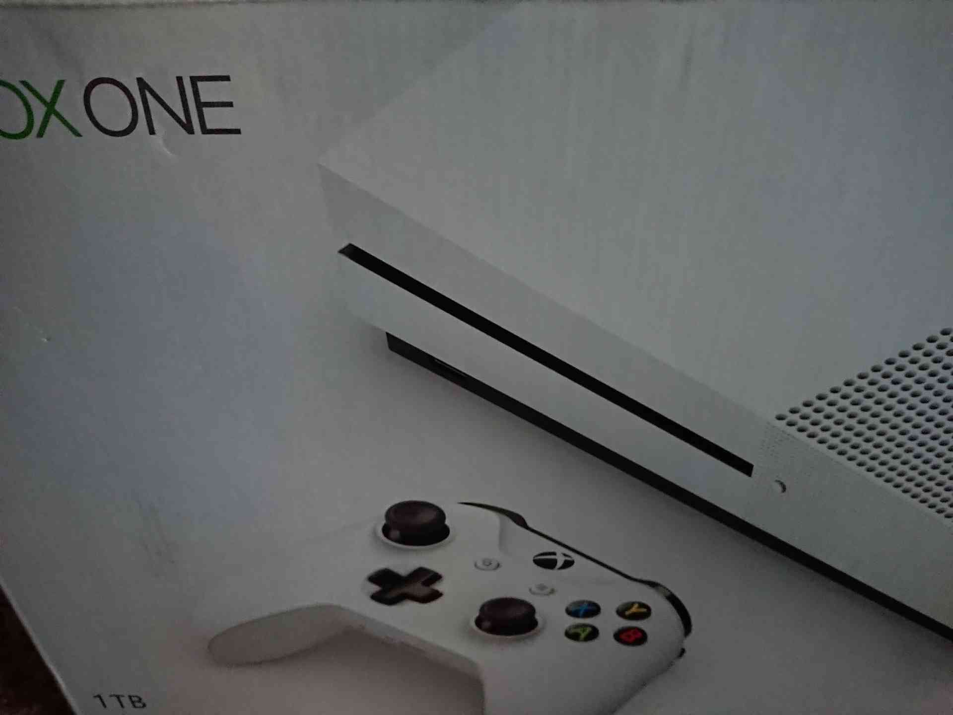 Xbox One S 1TB جديدة للبيع
لا تنسَ أنك شاهدت هذا الإعلان في عنكبوت
الجهاز بالكرتونة و جديده و...
