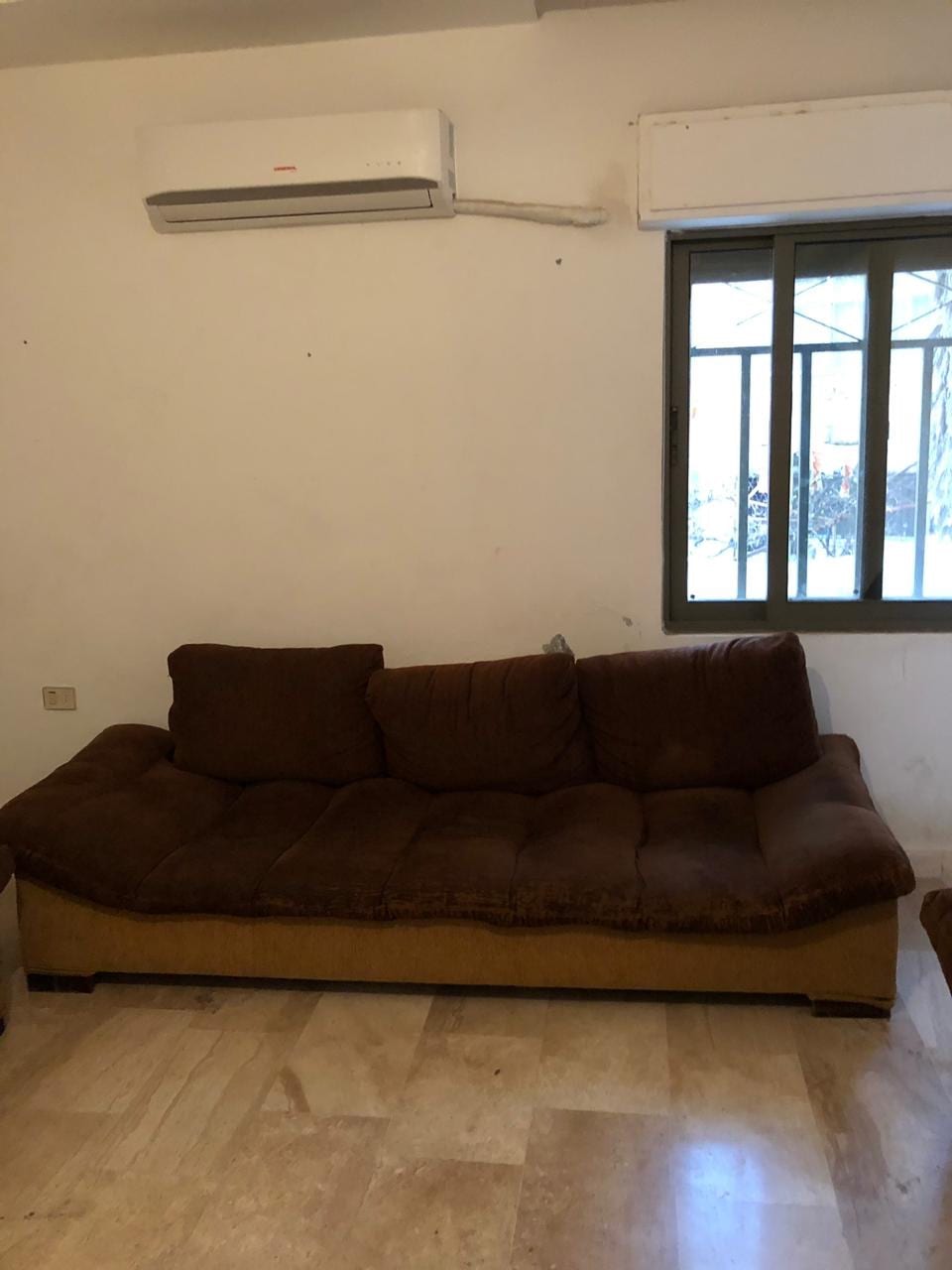 كنب للبيع
لا تنسَ أنك شاهدت هذا الإعلان في عنكبوت
الكنب بحالة جيدة جداً .
المكان مرج الحمام...
