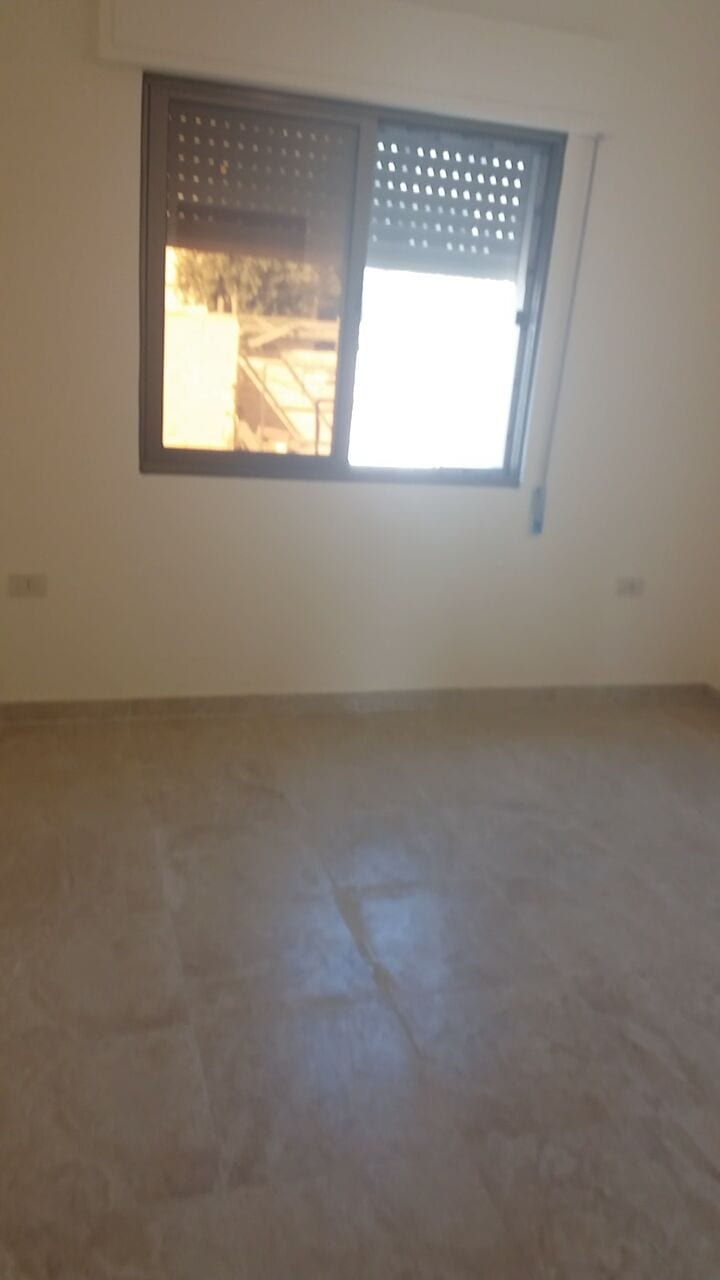 شقة جديدة في حي عدن للإيجار 3 غرف وصالون ومطبخ راكب وحمامين
لا تنسَ أنك شاهدت هذا الإعلان في عنكبوت...