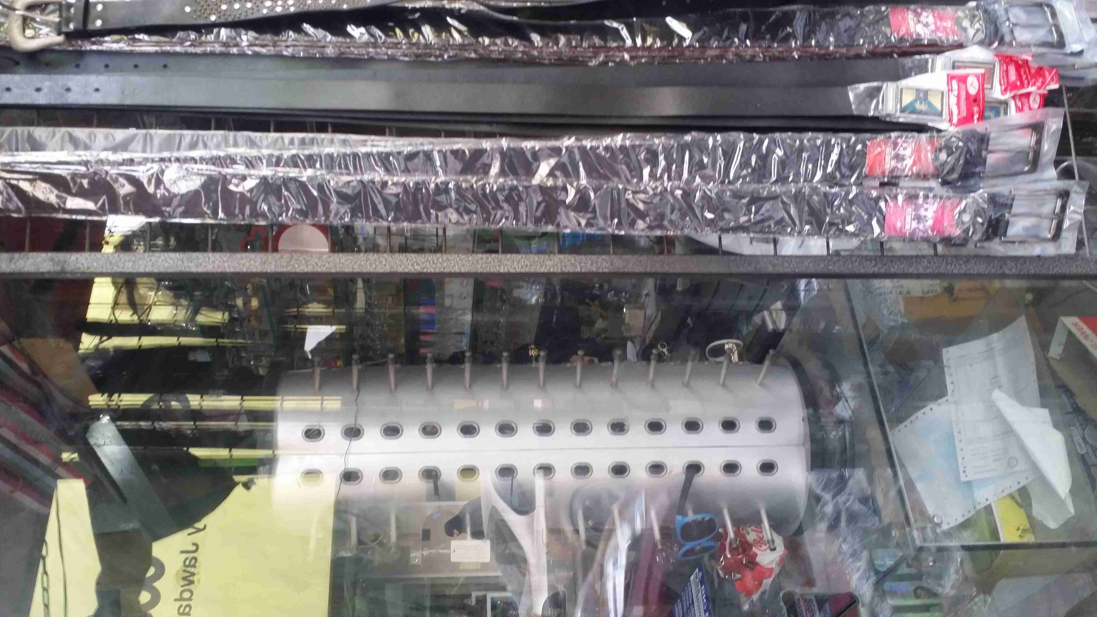 ديكور محل كامل
لا تنسَ أنك شاهدت هذا الإعلان في عنكبوت
رفوف و واجه سكريت وا كاونتر زجاج للبيع...