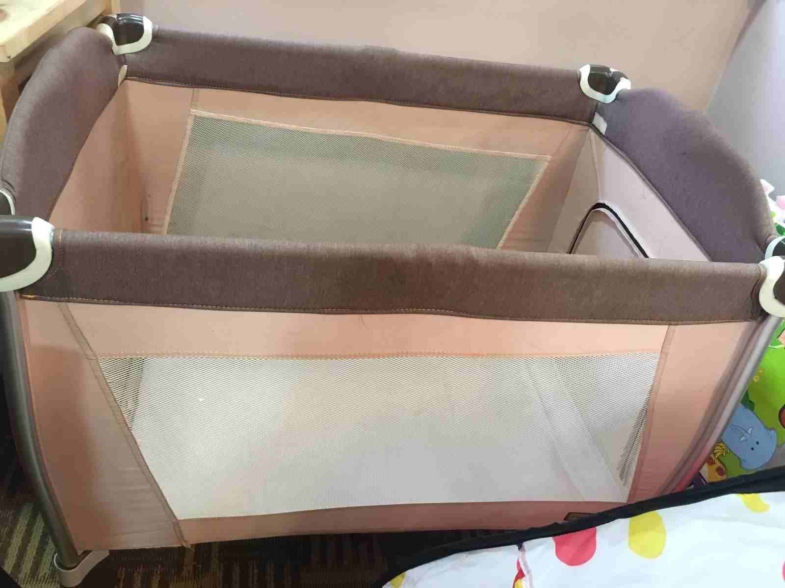 سرير اطفال
لا تنسَ أنك شاهدت هذا الإعلان في عنكبوت
سرير اطفال قابل للطي للبيع بحاله جيده...