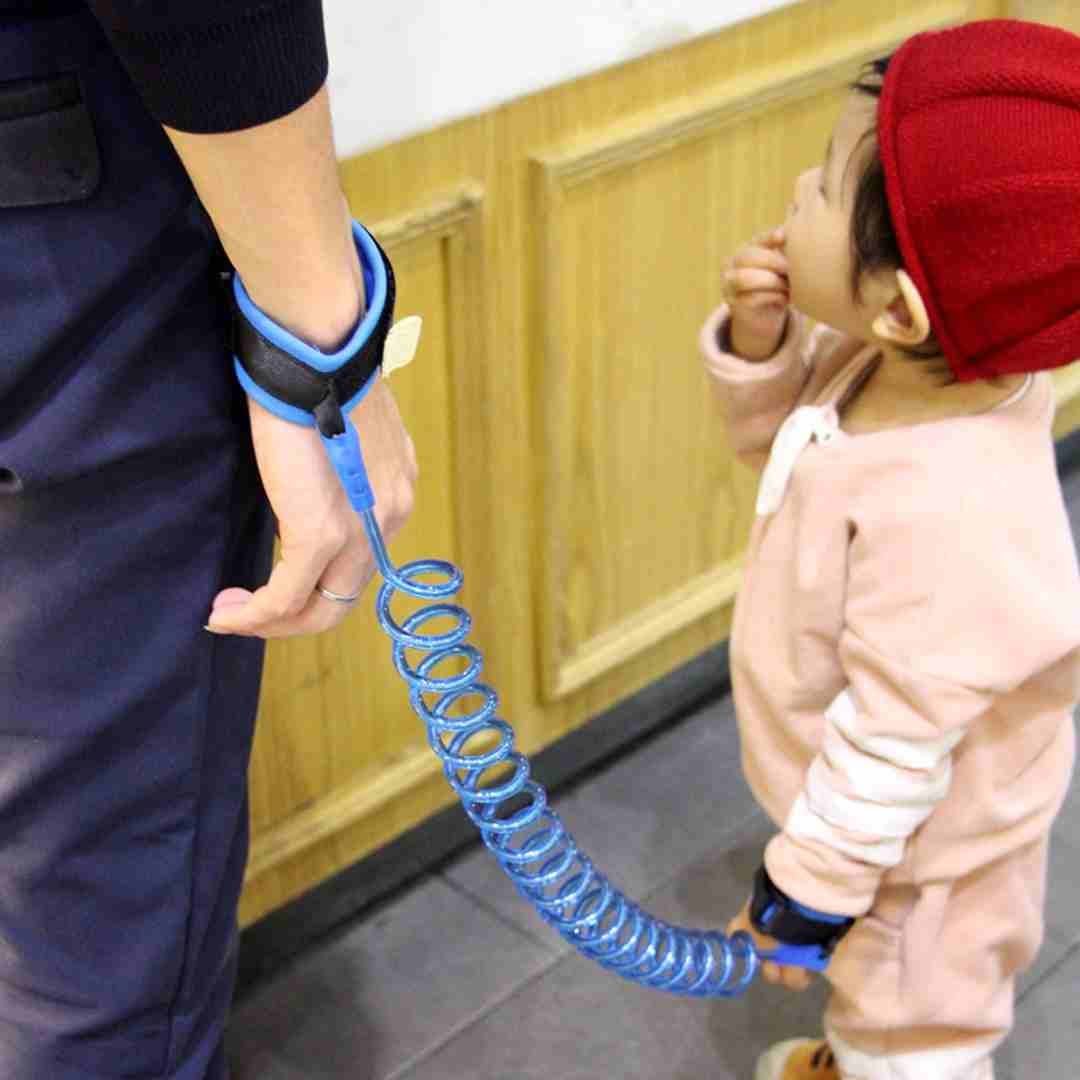 شريط الأمان
لا تنسَ أنك شاهدت هذا الإعلان في عنكبوت
الوصف بالعربي:
شريط يصل بينك وبين طفلك حتى ل...