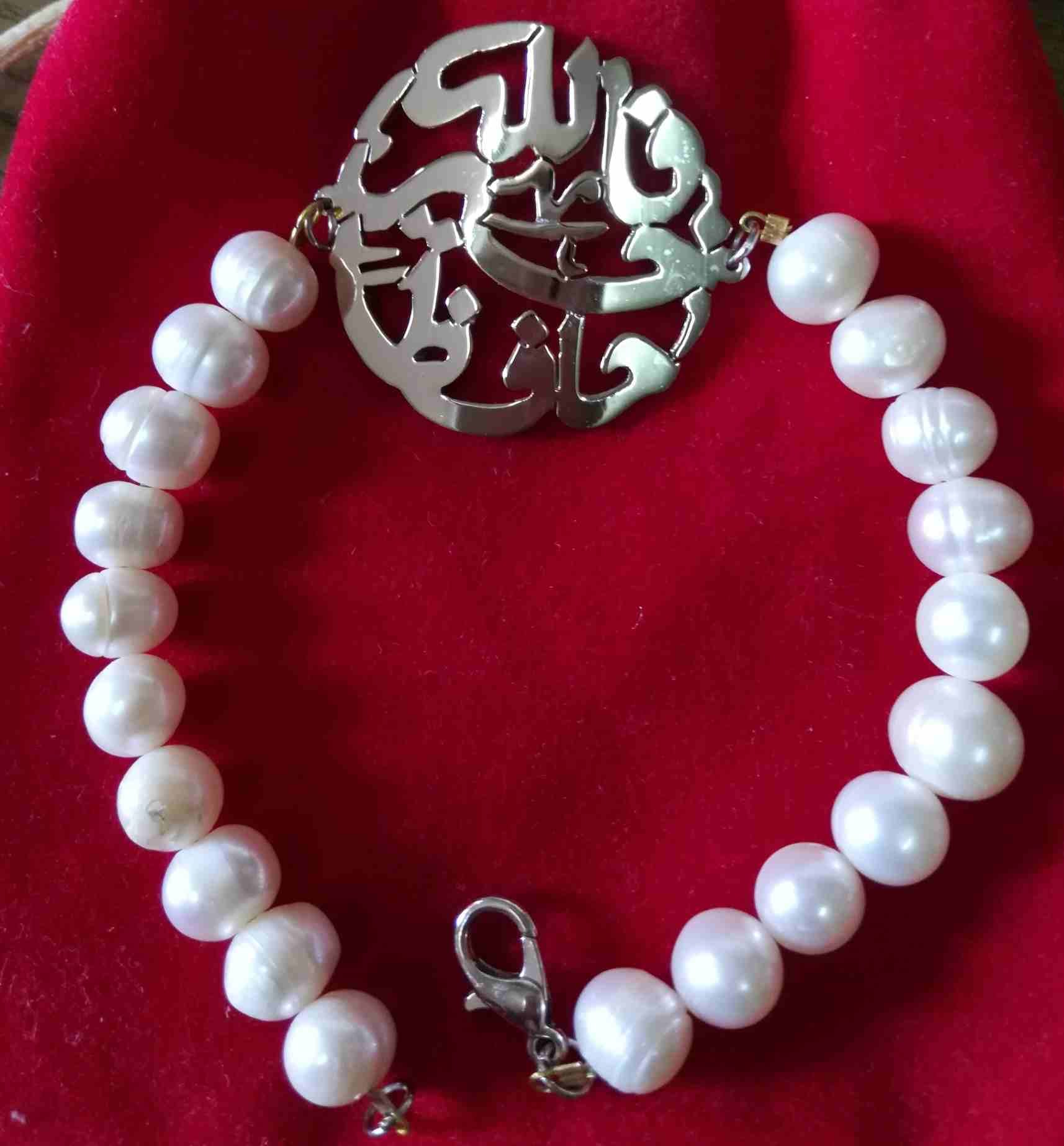 New freshwater pearl bracelet
لا تنسَ أنك شاهدت هذا الإعلان في عنكبوت
Real freshwater pearl brace...