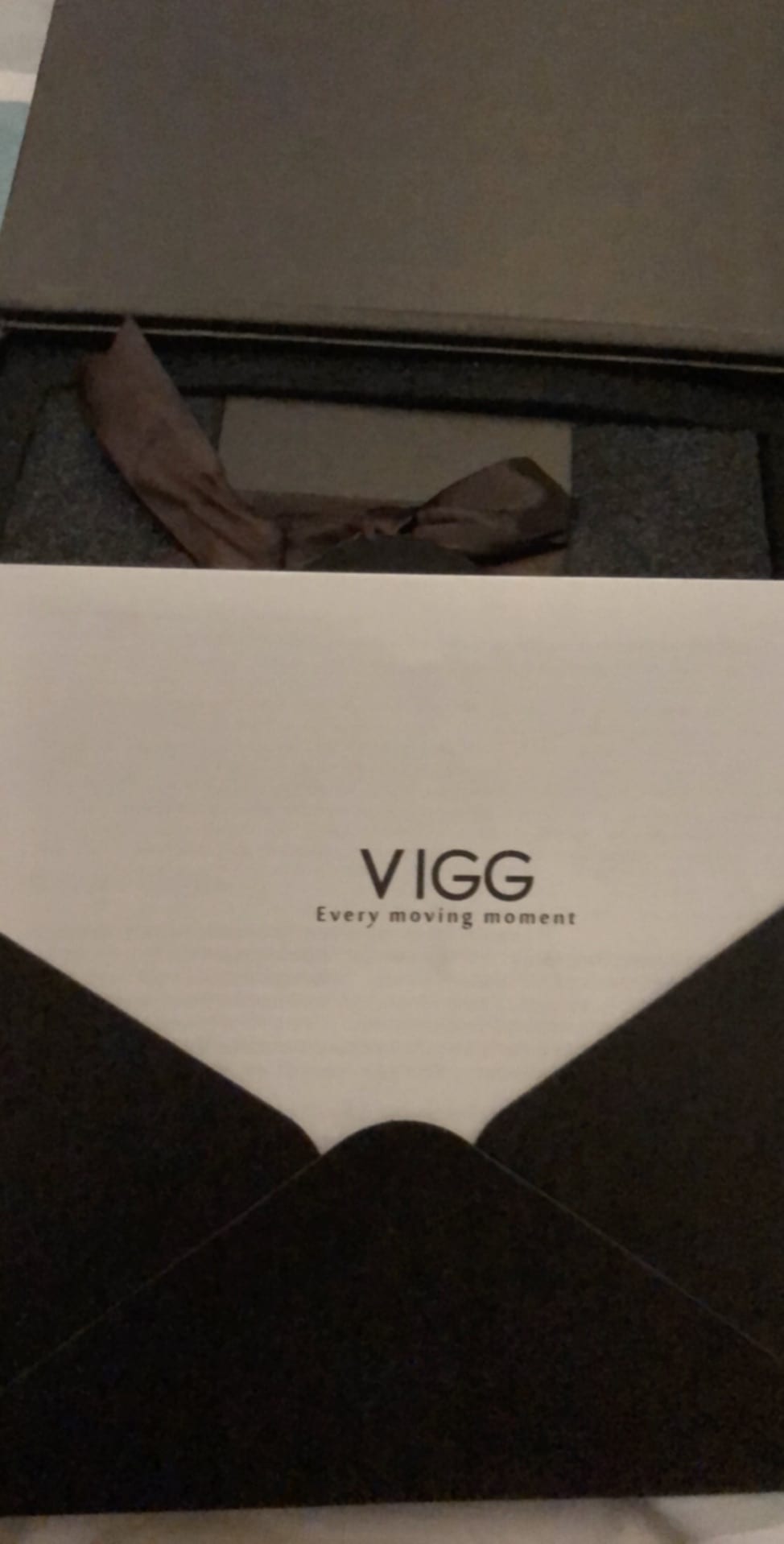 سنسال من ماركه vigg
لا تنسَ أنك شاهدت هذا الإعلان في عنكبوت
سنسال. في داخله كلمه احبك في جمي...