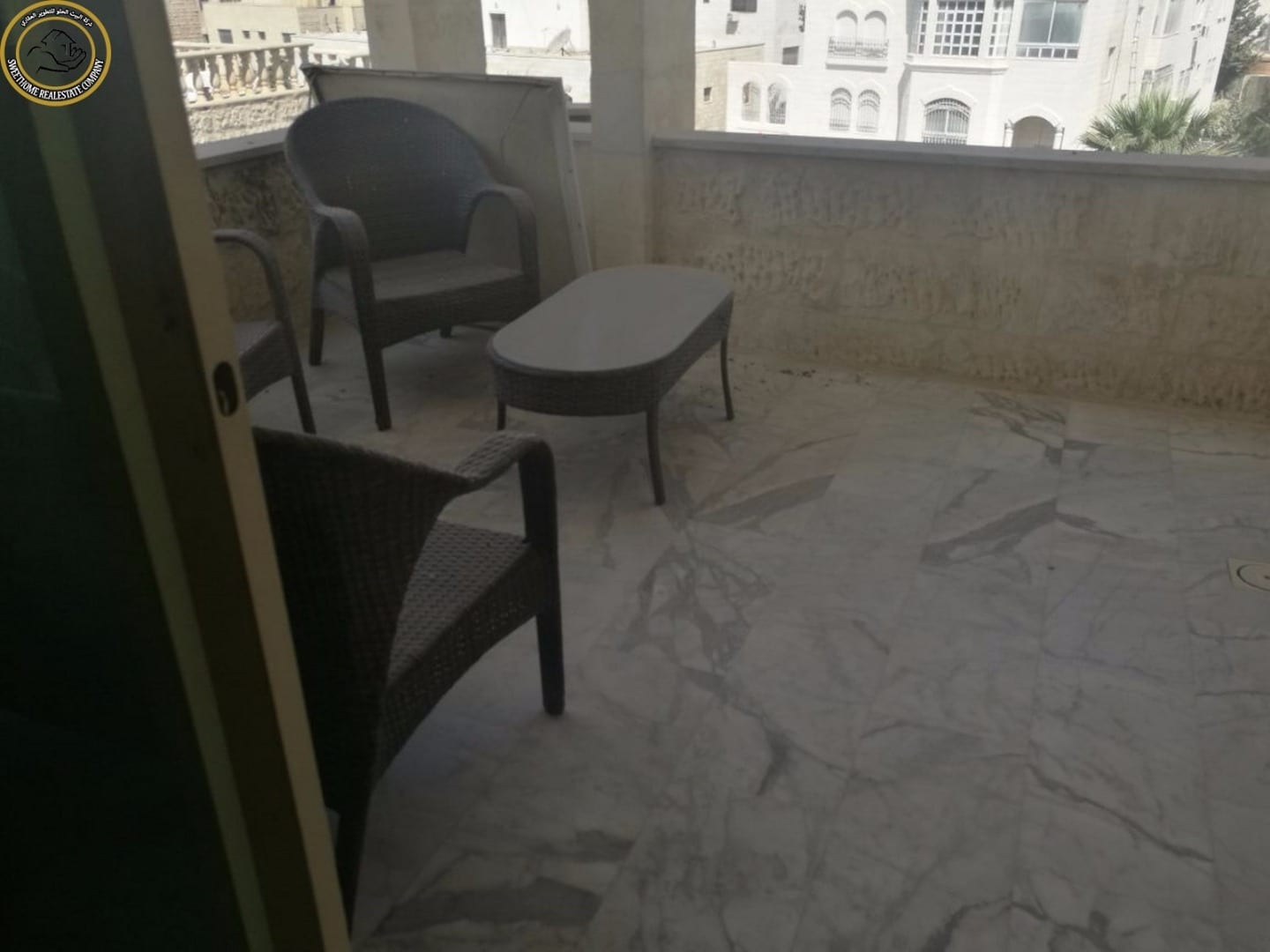 شقة طابقية مفروشة فاخرة للبيع في الصويفية طابق ثالث 350م
لا تنسَ أنك شاهدت هذا الإعلان في عنكبوت...