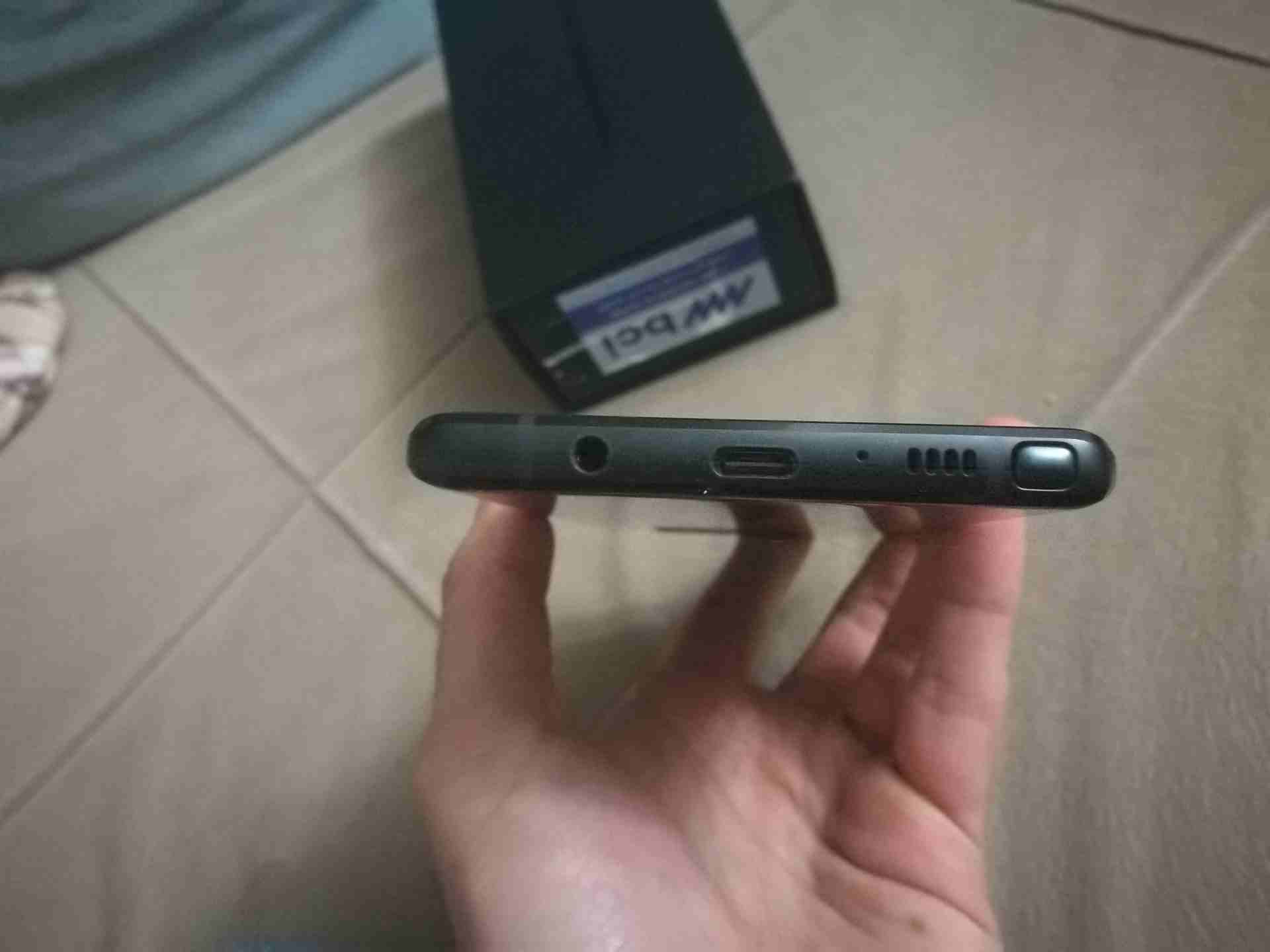 galaxy note 9 super وكاله
لا تنسَ أنك شاهدت هذا الإعلان في عنكبوت
التلفون كثير نضيف مع كل أعراضه...