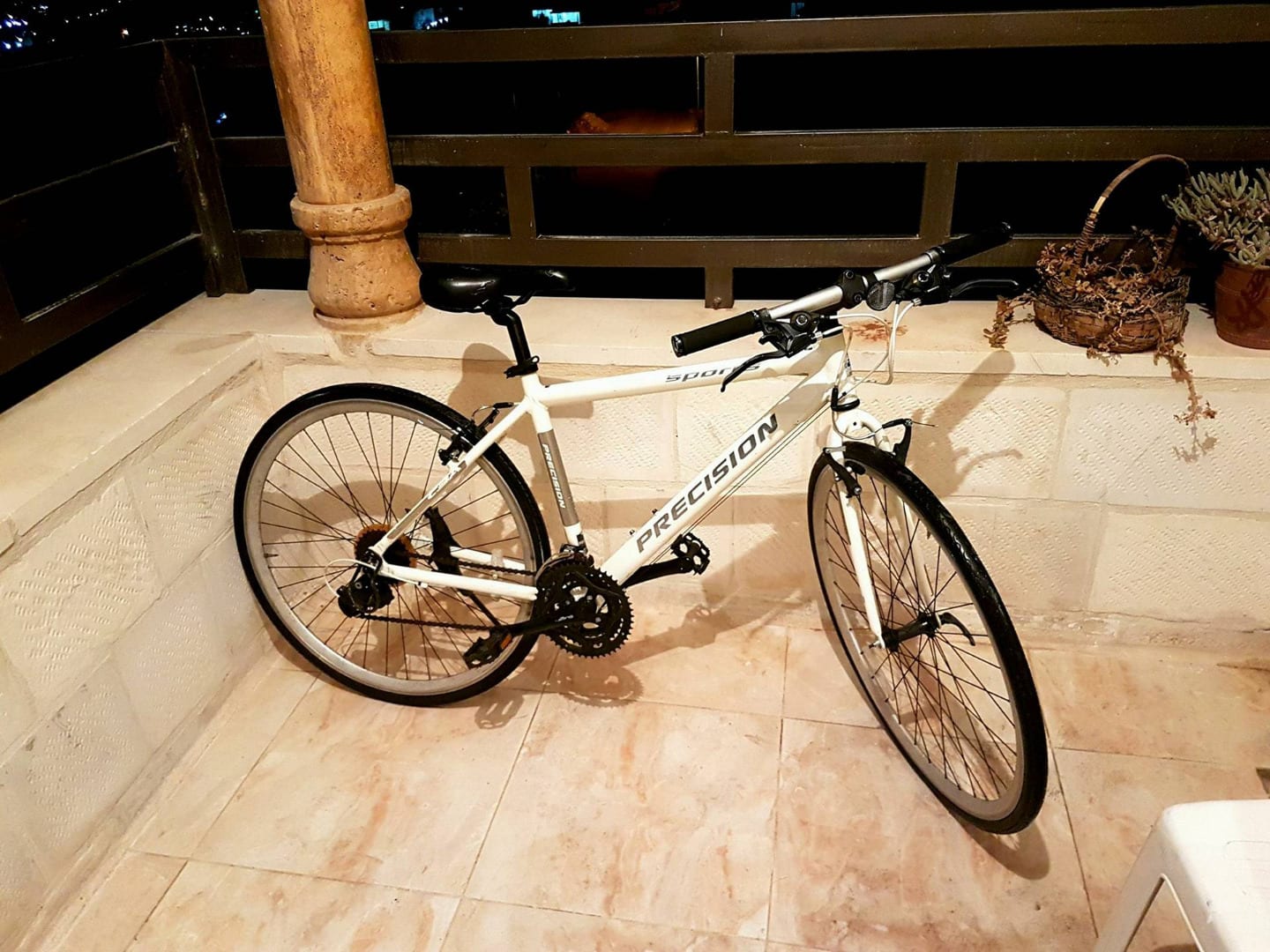 بسكليت سباق ياباني جنط 700 (تقريبا 28)
لا تنسَ أنك شاهدت هذا الإعلان في عنكبوت
للبيع وليس للب...