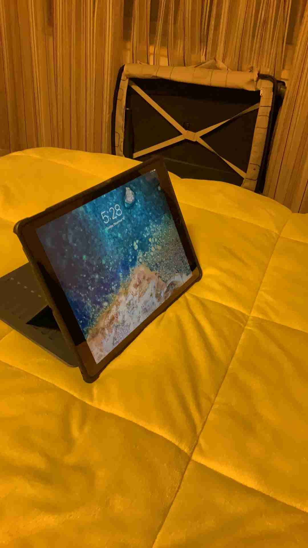 Apple IPad Second generation 12.9 Inch with cover and Apple Pencil
لا تنسَ أنك شاهدت هذا الإعلان في عنكبوت...