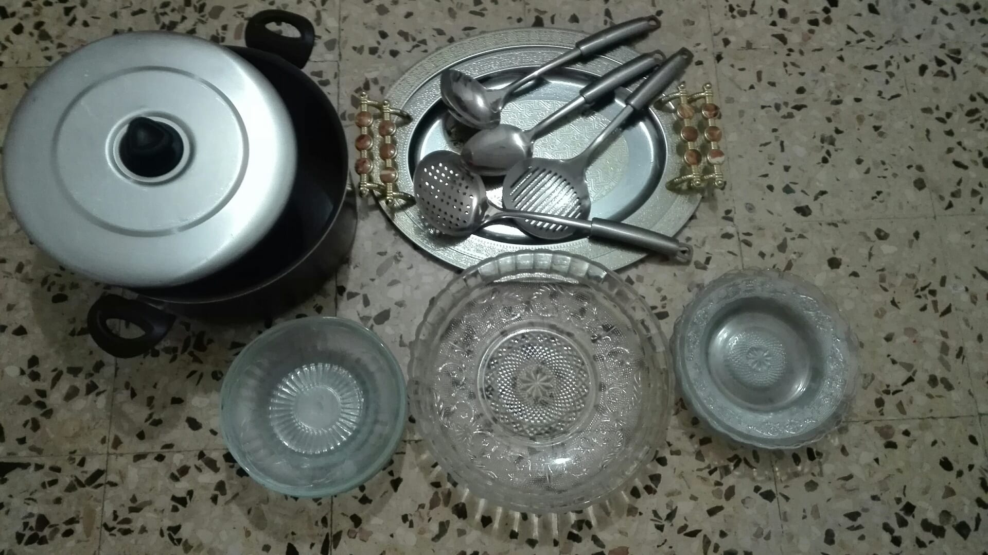 12 صحن 12 فنجان نسكافيه حجم وسط 12 كاسه شاي صواني شاي عصير 4 كفاكير طبج
لا تنسَ أنك شاهدت هذا الإعلان في عنكبوت...