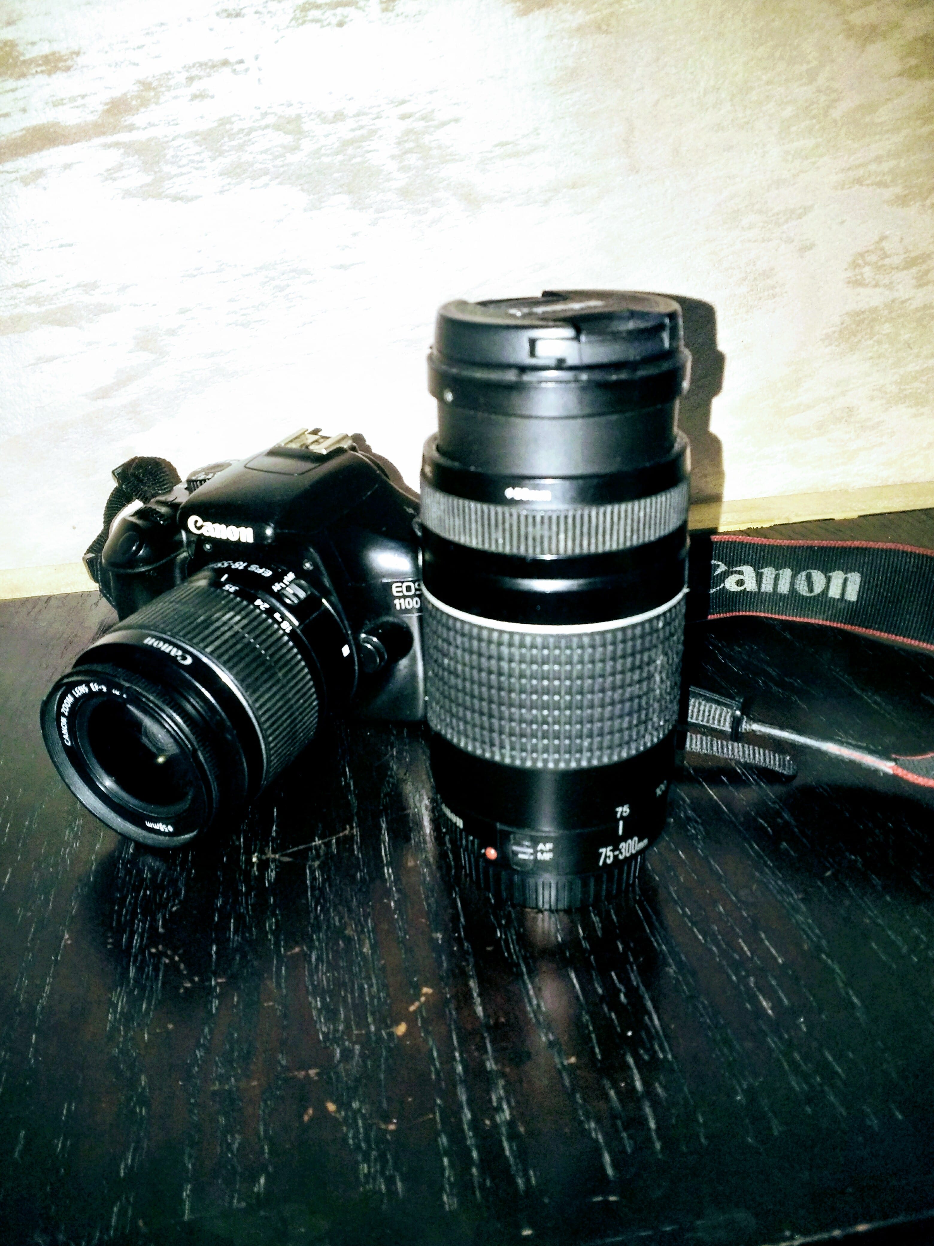 كاميرا للبيع. Canon 1100D
لا تنسَ أنك شاهدت هذا الإعلان في عنكبوت
يوجد مع الكاميرا عدستين
7...