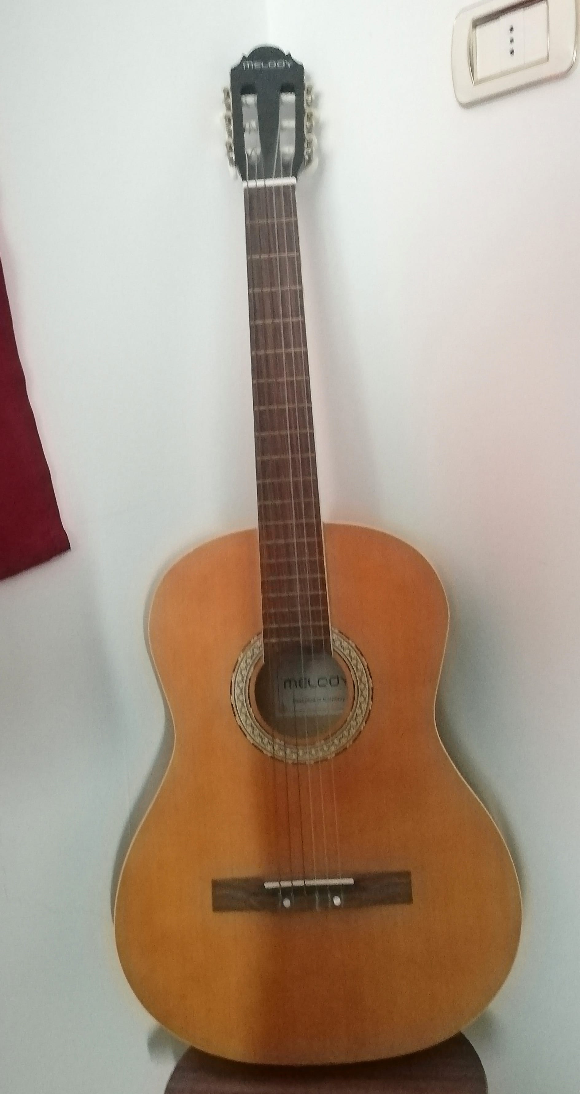 جيتار melody كلاسيك
لا تنسَ أنك شاهدت هذا الإعلان في عنكبوت
الجيتار للبيع لعدم التفرغ
الجيتار...