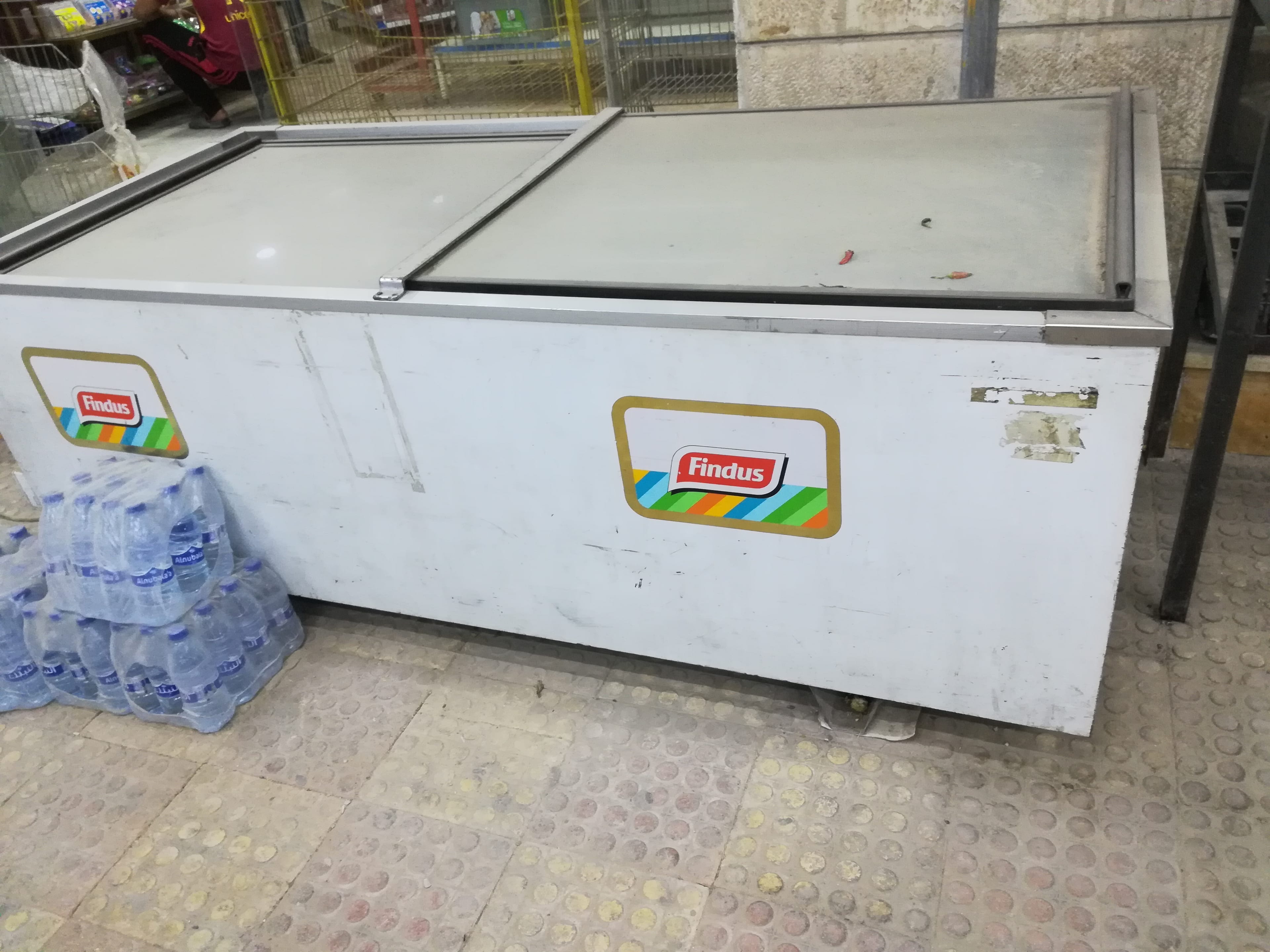 عدة سوبر ماركت في الزرقاء للبيع
لا تنسَ أنك شاهدت هذا الإعلان في عنكبوت
فريزر عرض مجمدات كبير...