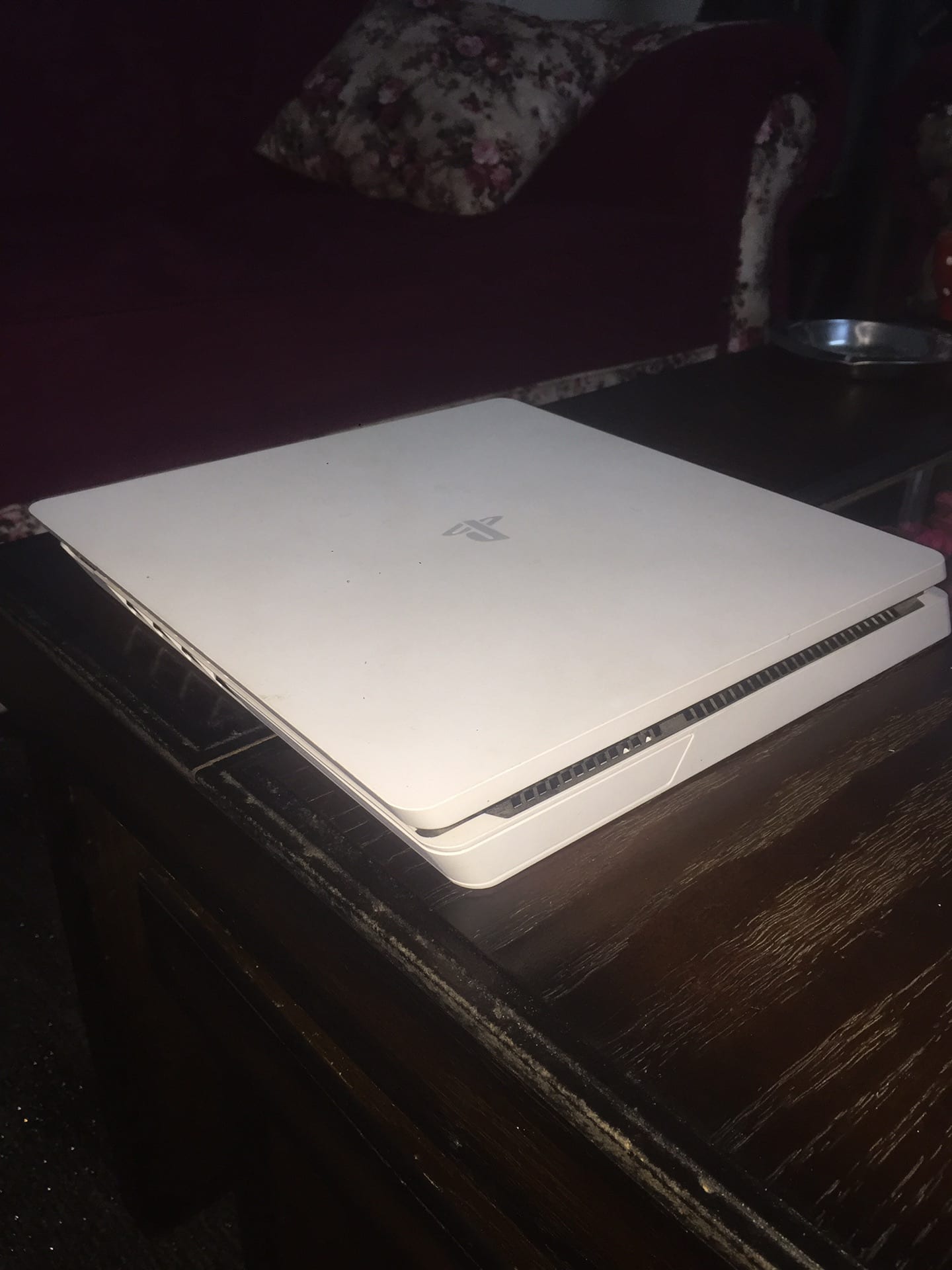 PlayStation 4 slim
لا تنسَ أنك شاهدت هذا الإعلان في عنكبوت
بليستيشن 4 سليم ريجون 2
500 Gb
لون...