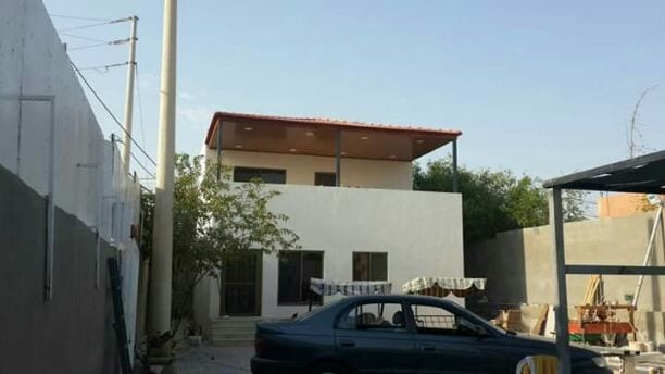 83000
للبيع : - ارض بمساحة 347مترفي منطقة الجوفة الاغوارعلى ثلاث شوارع عليها بركة سباحه وبيت طابقين معفش عفش بسيط يخدم البركة مع شورات خارجيه للبيع كإستثمار بدخل شهري لابأس فيه للراغبين باتخاذ القطعة...