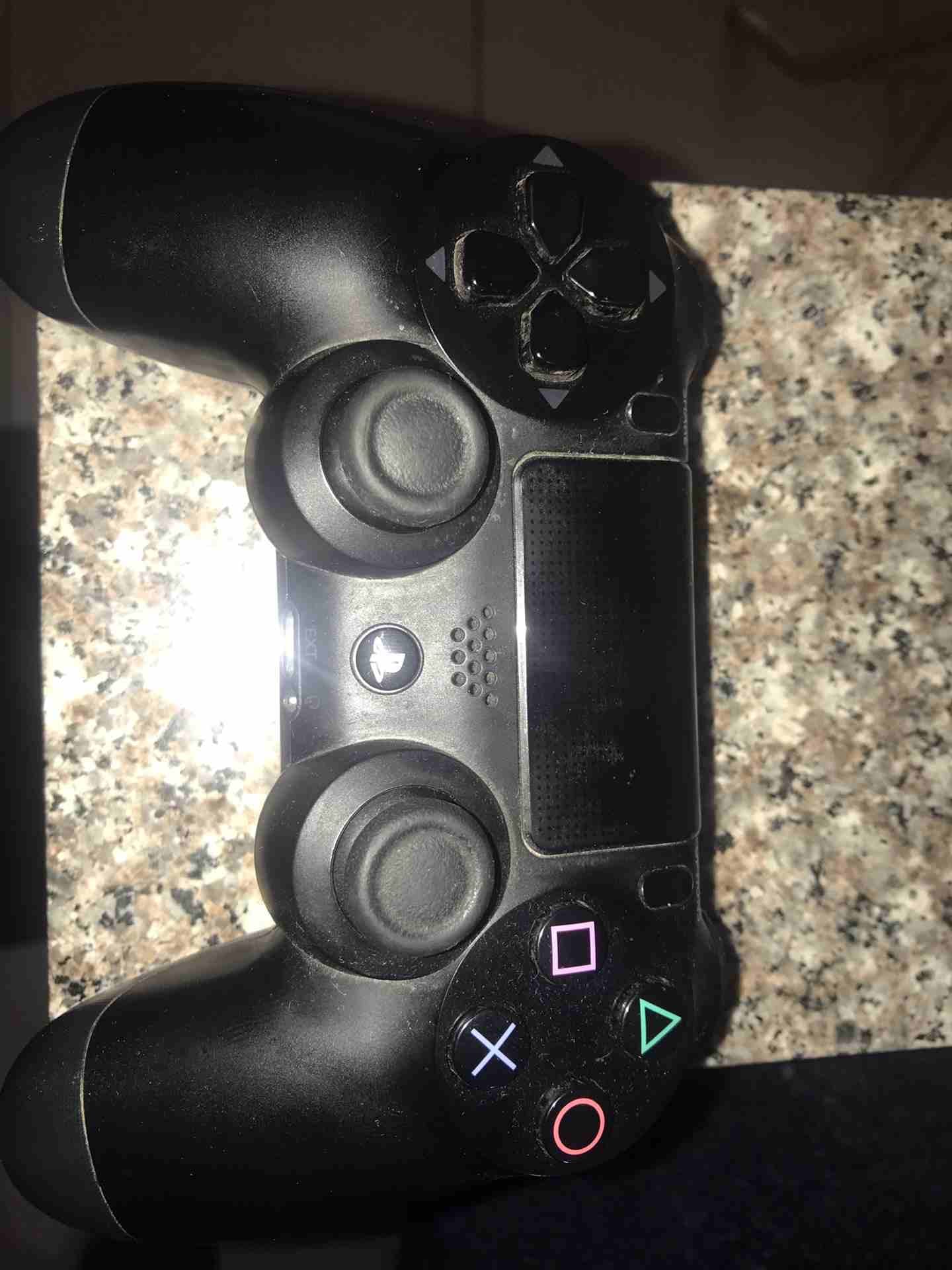 ايد ps4
لا تنسَ أنك شاهدت هذا الإعلان في عنكبوت
اصلية مستعملة استعمال خفيف
سبب البيع : اجيب لون...