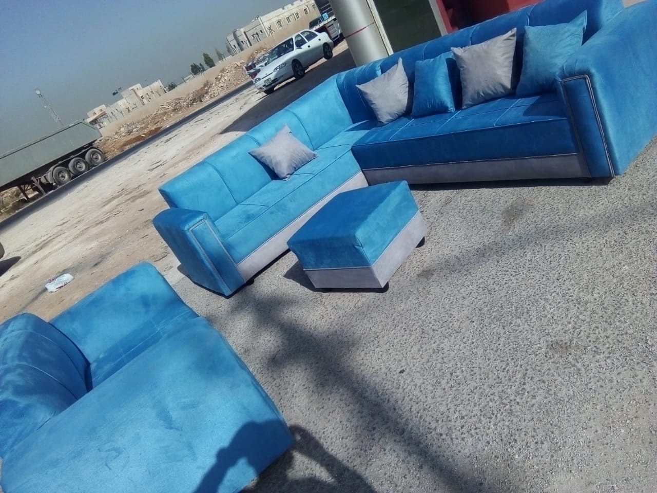 كورنر زاويه (قطعتين) مجوزه بفه خمس قرن
لا تنسَ أنك شاهدت هذا الإعلان في عنكبوت
عرررررروووو...