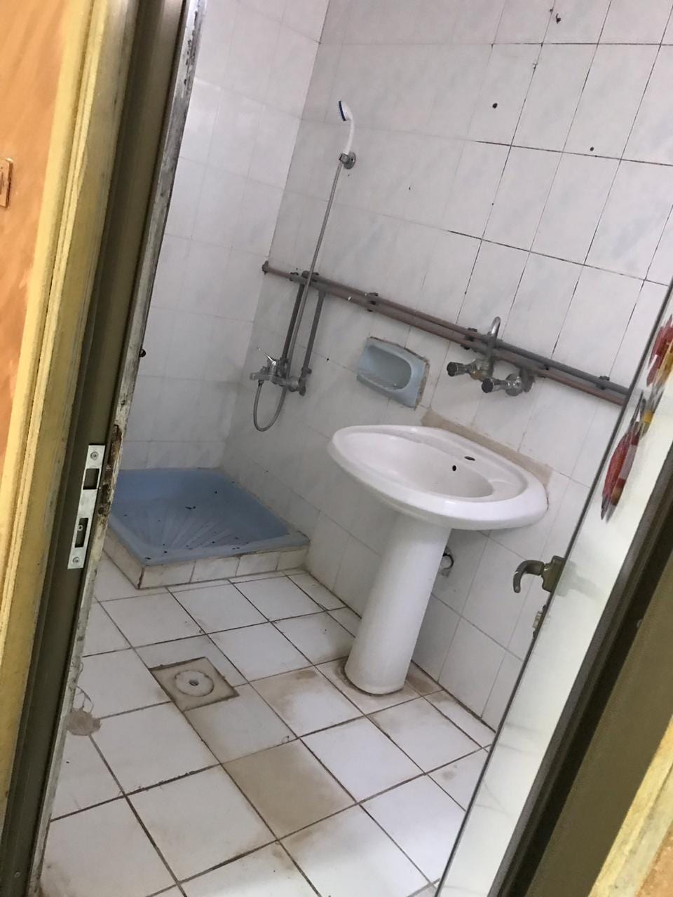 عماره ثلاث شقق ودكان صغير للإيجار بمخيم الحسين/0791850997/
لا تنسَ أنك شاهدت هذا الإعلان في عنكبوت...