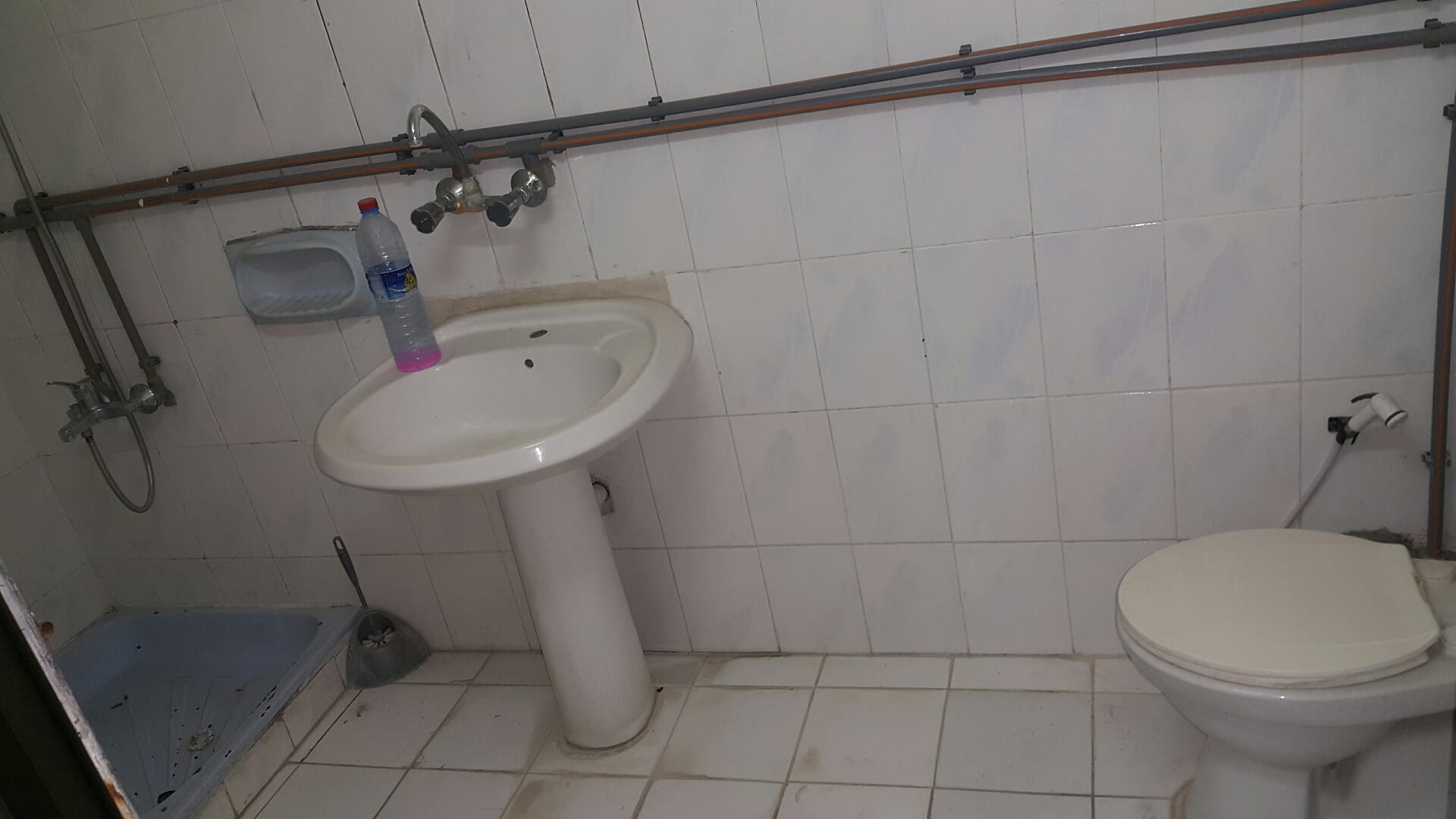 عماره ثلاث شقق ودكان صغير للإيجار بمخيم الحسين/0791850997/
لا تنسَ أنك شاهدت هذا الإعلان في عنكبوت...