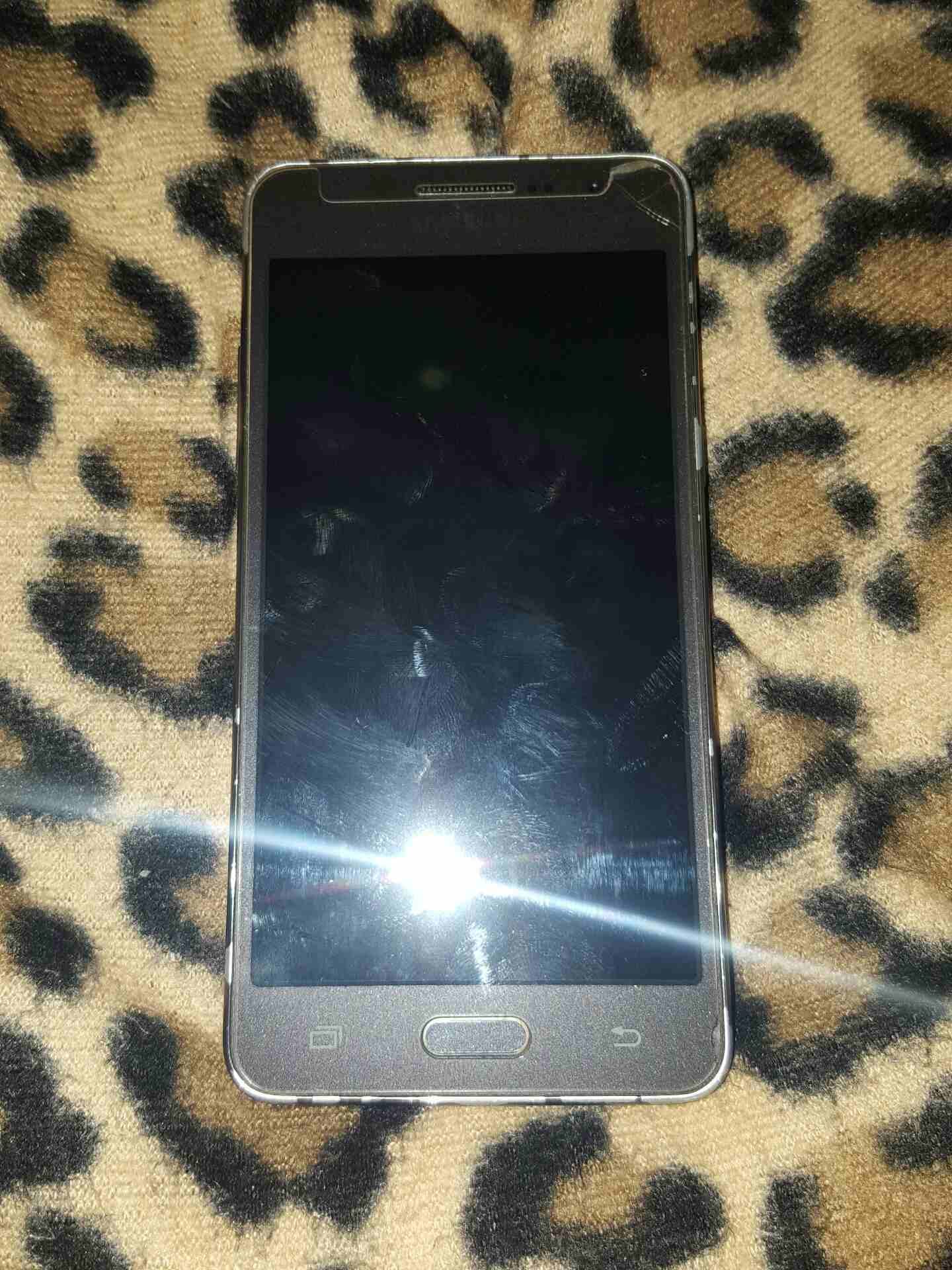 تلفونgrand prime وبيته ولصقه الشاشه
لا تنسَ أنك شاهدت هذا الإعلان في عنكبوت
السعر قابل للتفاصل...