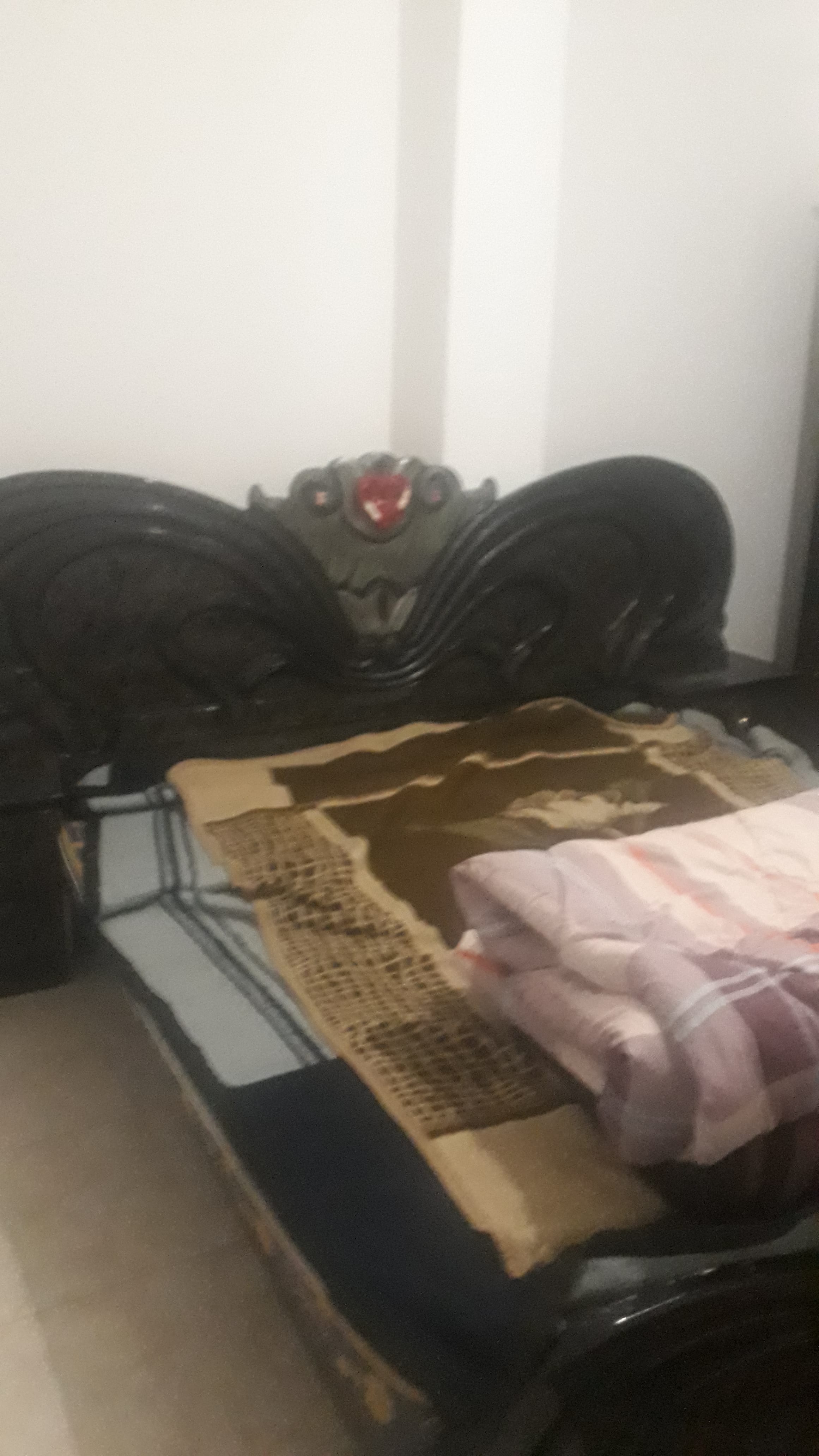 اثاث للبيع
لا تنسَ أنك شاهدت هذا الإعلان في عنكبوت
غرفه نوم لاتيه وشاشه فل اتش دي بالكرتونه و...