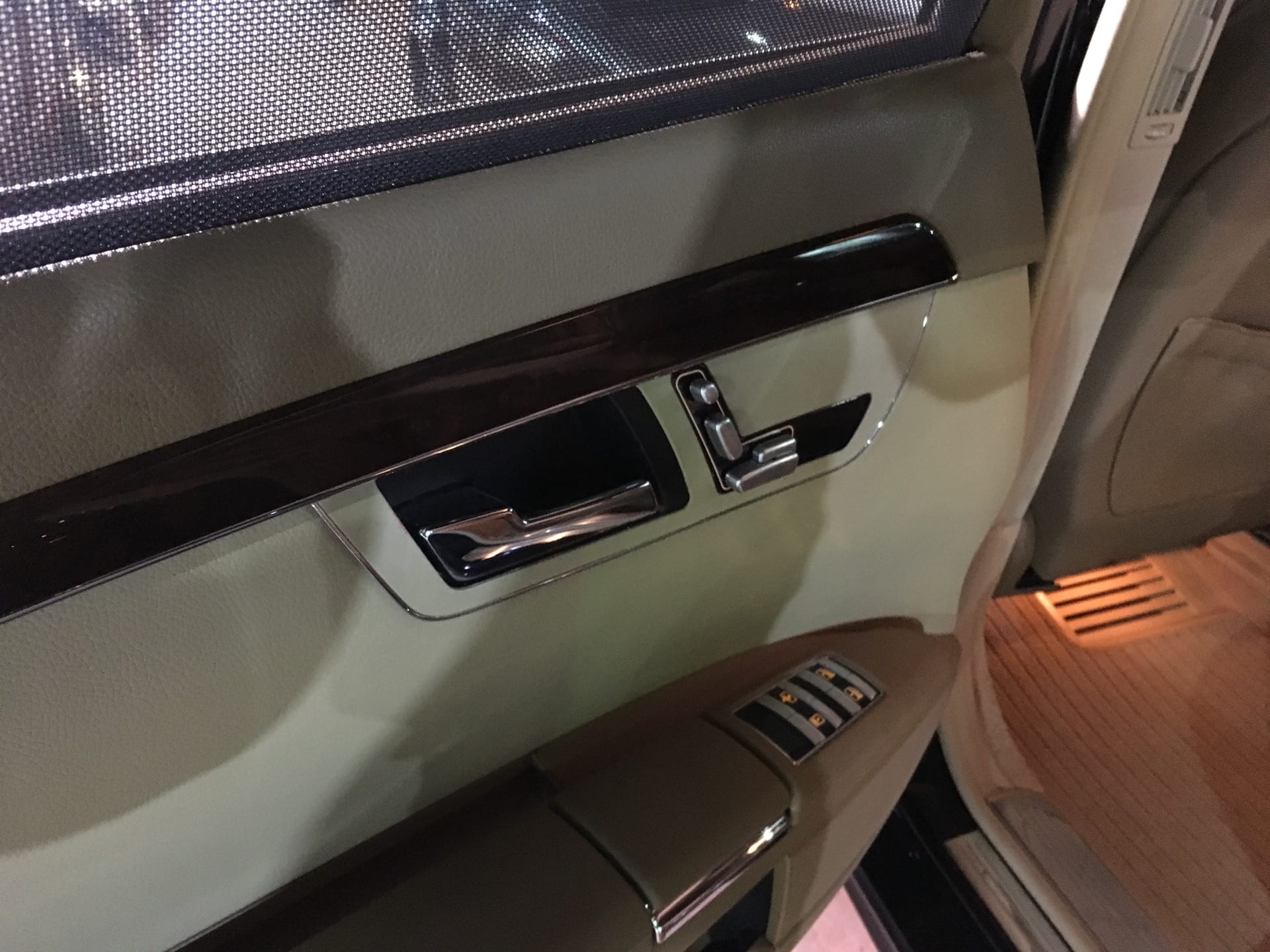 مرسيدس طوافه ملوكيه -S500- ملوكيه ومميزه للبيع.
لا تنسَ أنك شاهدت هذا الإعلان في عنكبوت
مرسيد...