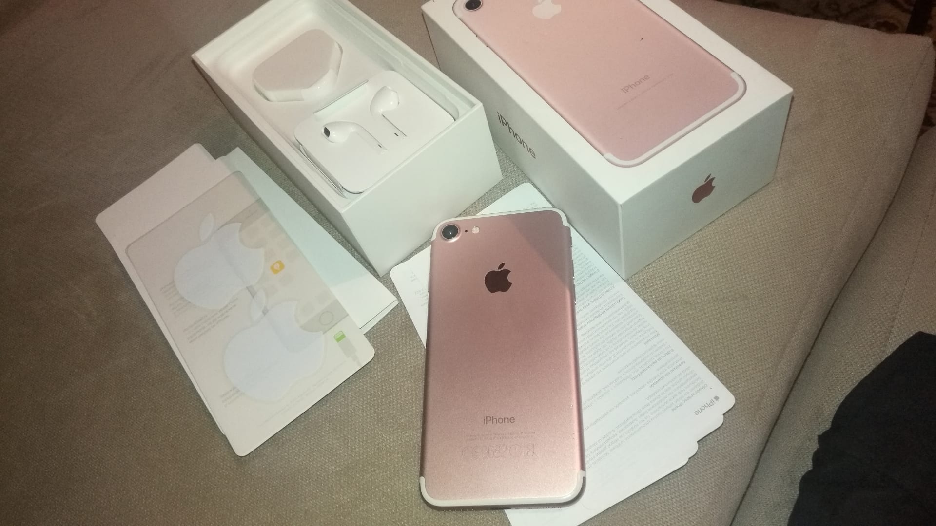 IPhone 7 ,256 giga
لا تنسَ أنك شاهدت هذا الإعلان في عنكبوت
الجهاز بحاله ممتازه معاه شاحن وسما...