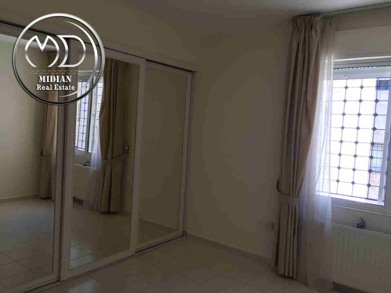 شقه طابقيه - فرغه للايجار عبدون - قرب السفارة الاميركية
لا تنسَ أنك شاهدت هذا الإعلان في عنكبوت
ق...