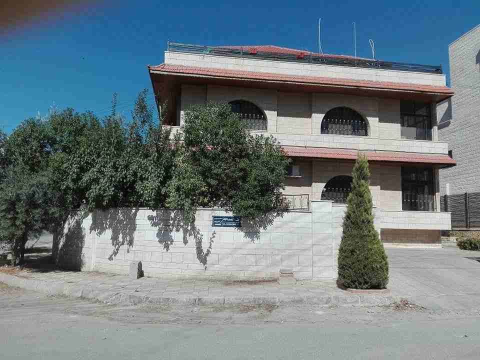 فيلا 380م بالصويفية للبيع
لا تنسَ أنك شاهدت هذا الإعلان في عنكبوت
الموقع كامل للبيع بمساحة 845 م...